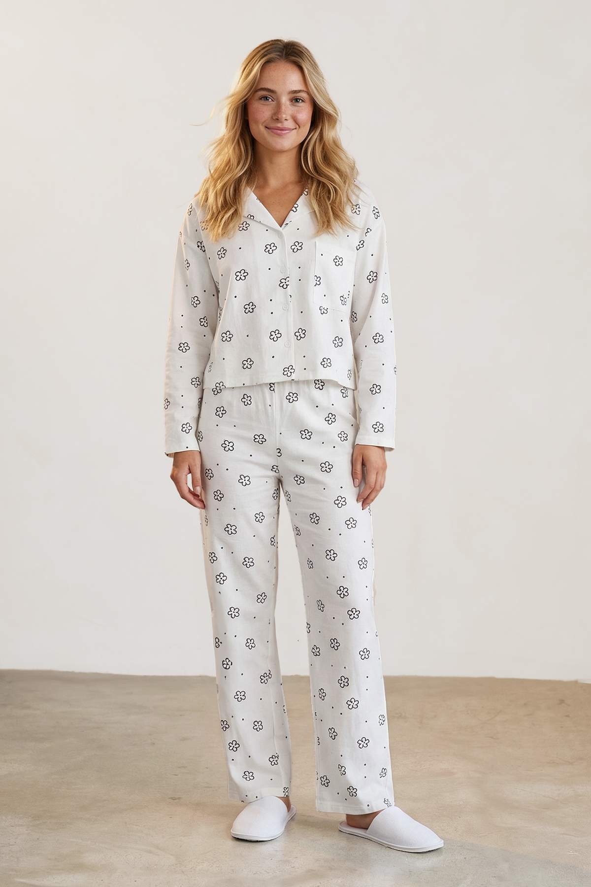 Trendyolmilla  Beyaz Pamuklu Çiçekli Kalpli Cep Detaylı Örme Pijama Takımı THMAW25PT00227 - Görsel 2