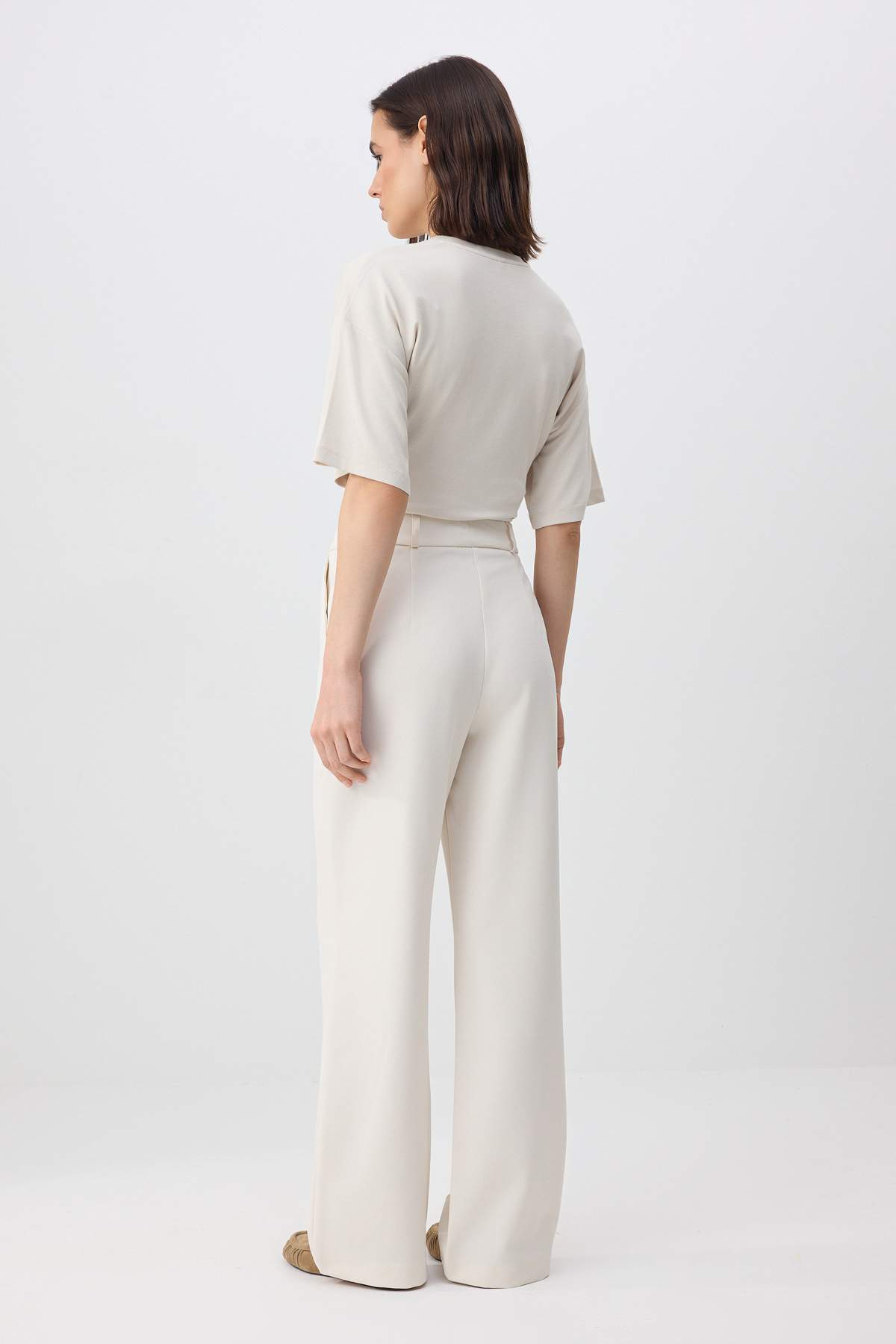 Trendyolmilla  Ekru Yüksek Bel Wide Leg/Geniş Paça Pilili Dokuma Kumaş Pantolon TWOAW21PL0076 - Görsel 6