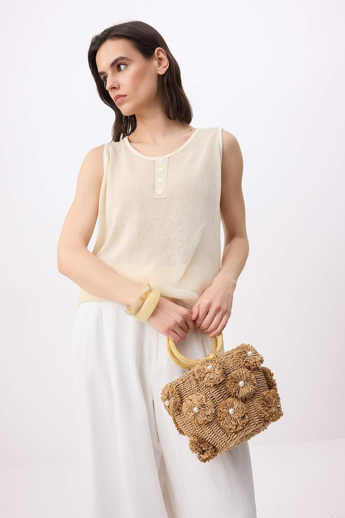 zenska-ljetna-torba-sa-cvjetnim-detaljima