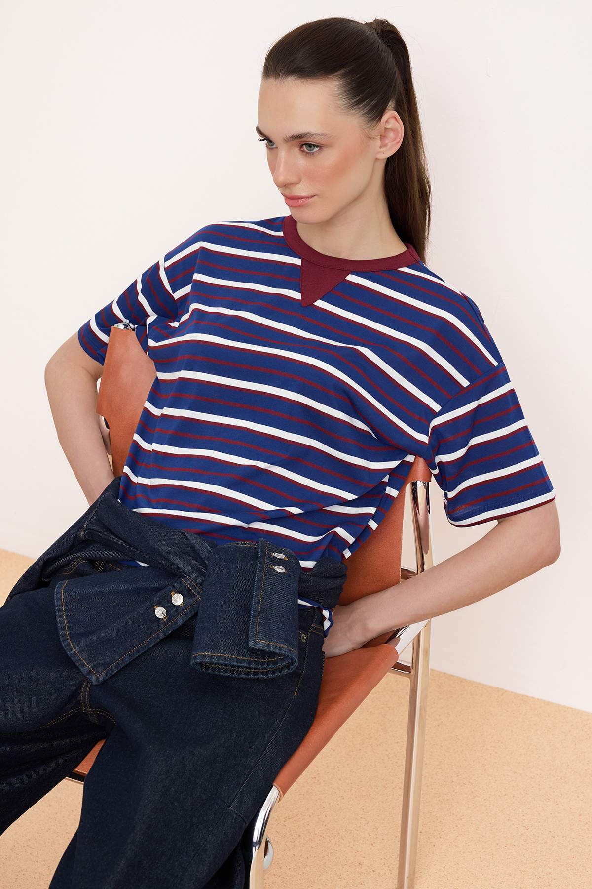 Trendyolmilla  Lacivert Çizgili Oversize/Geniş Kalıp Kısa Kollu Uzun Tok Pamuklu Örme T-Shirt TWOSS26TS00051