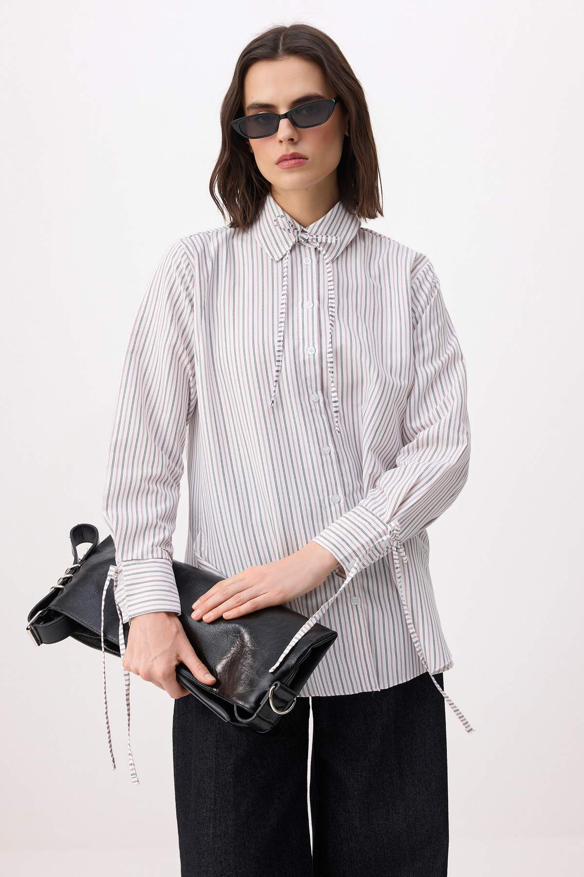 Trendyolmilla Modest Çizgili Regular Yandan Düğme Detaylı Gömlek TCTSS26TG00030