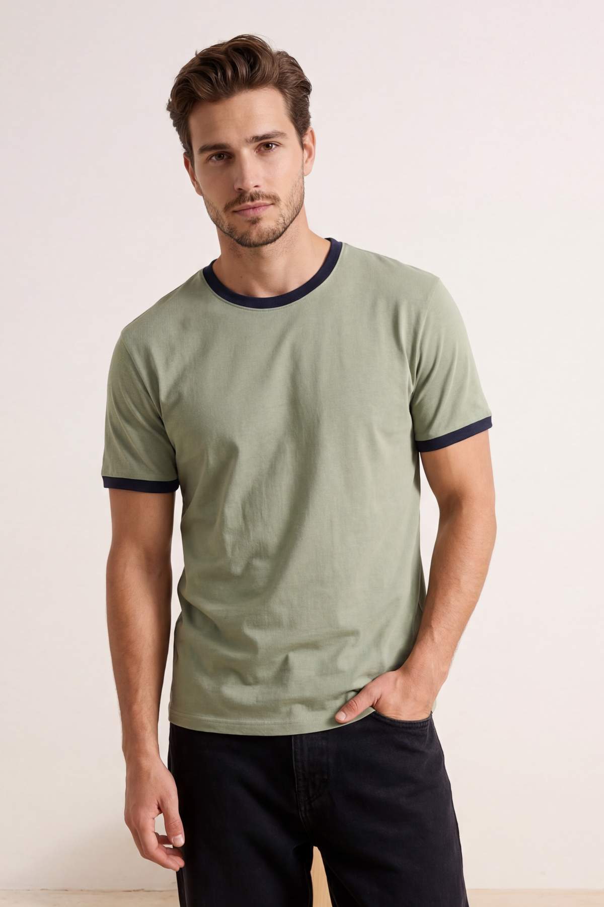 Trendyolmilla Man Yeşil Regular/Normal Kesim Kontrast Yaka ve Kol Detaylı Pike Dokulu T-Shirt TMNSS26TS00009