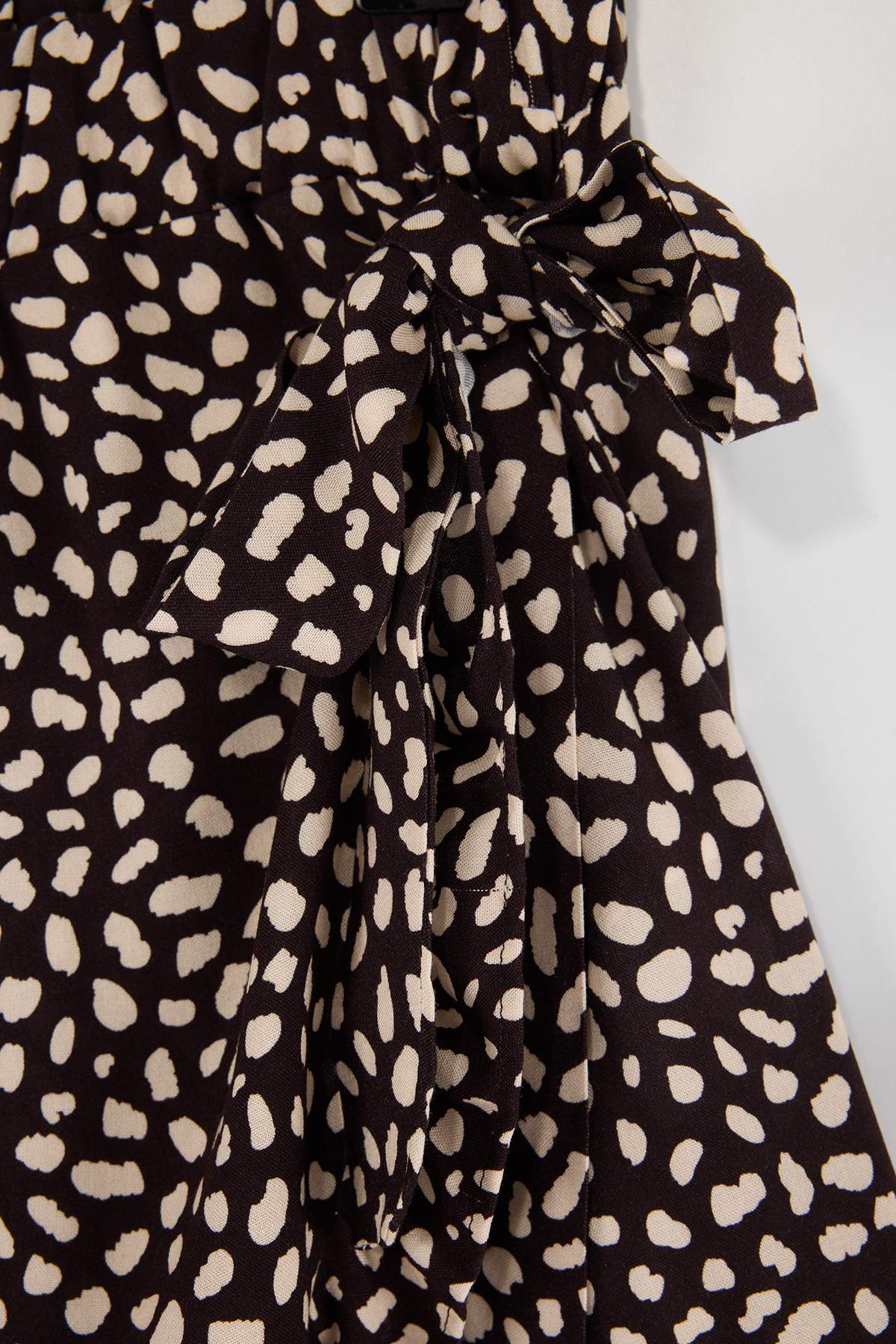 Trendyolmilla  Kahverengi Çıtır Çiçekli Bağlamalı Dokuma Büyük Beden Şort Etek TBBSS22SR0164 - Görsel 3