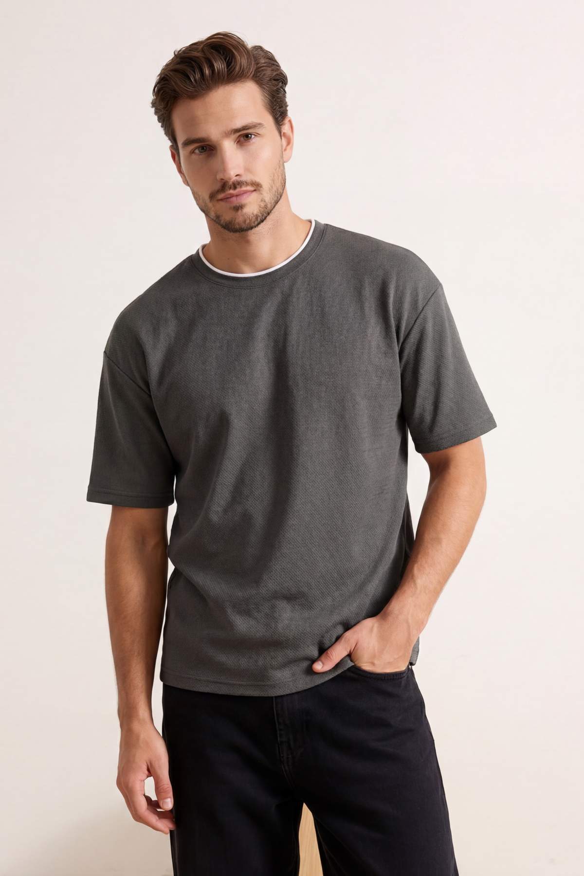 Trendyolmilla  Antrasit Oversize/Geniş Kesim Dokulu T-Shirt TMNSS26TS00017 - Görsel 2