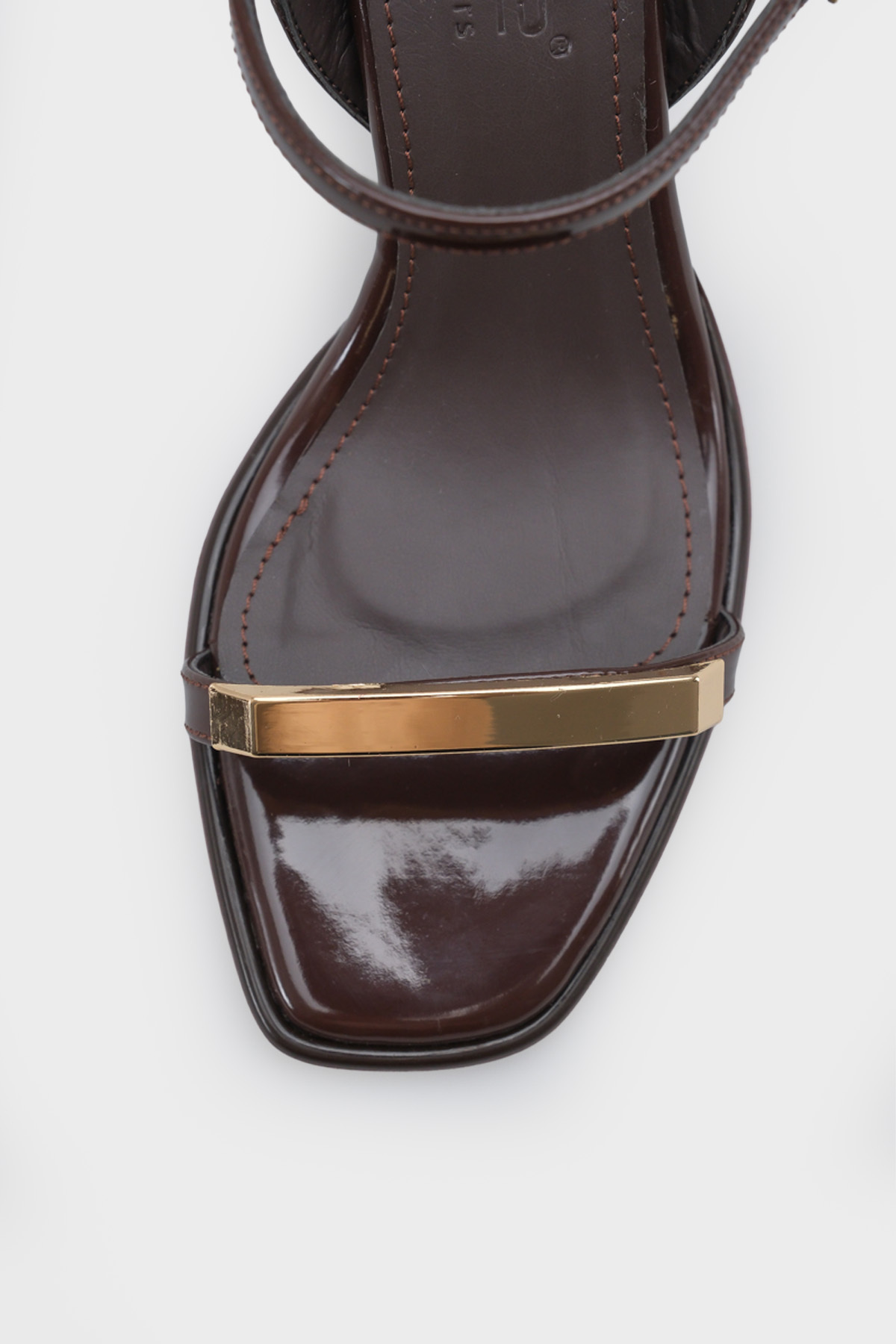 Capone Outfitters  Reggi Küt Burunlu Metal Tek Bantlı Orta Topuklu Bilekten Bantlı Kadın Ayakkabı - Görsel 3