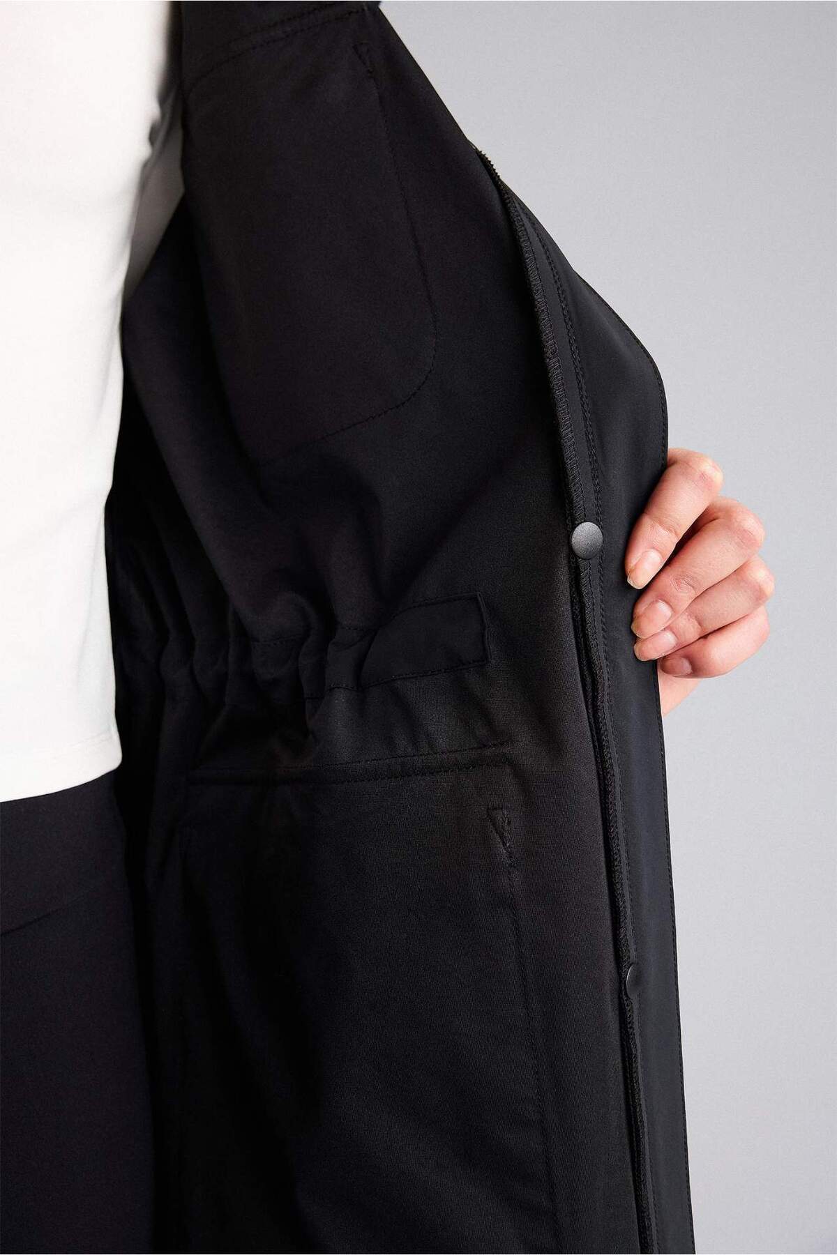 Defacto  Rüzgar Geçirmez Su İtici Kapüşonlu Fermuarlı Yağmurluk F7968AX26SP - Görsel 5