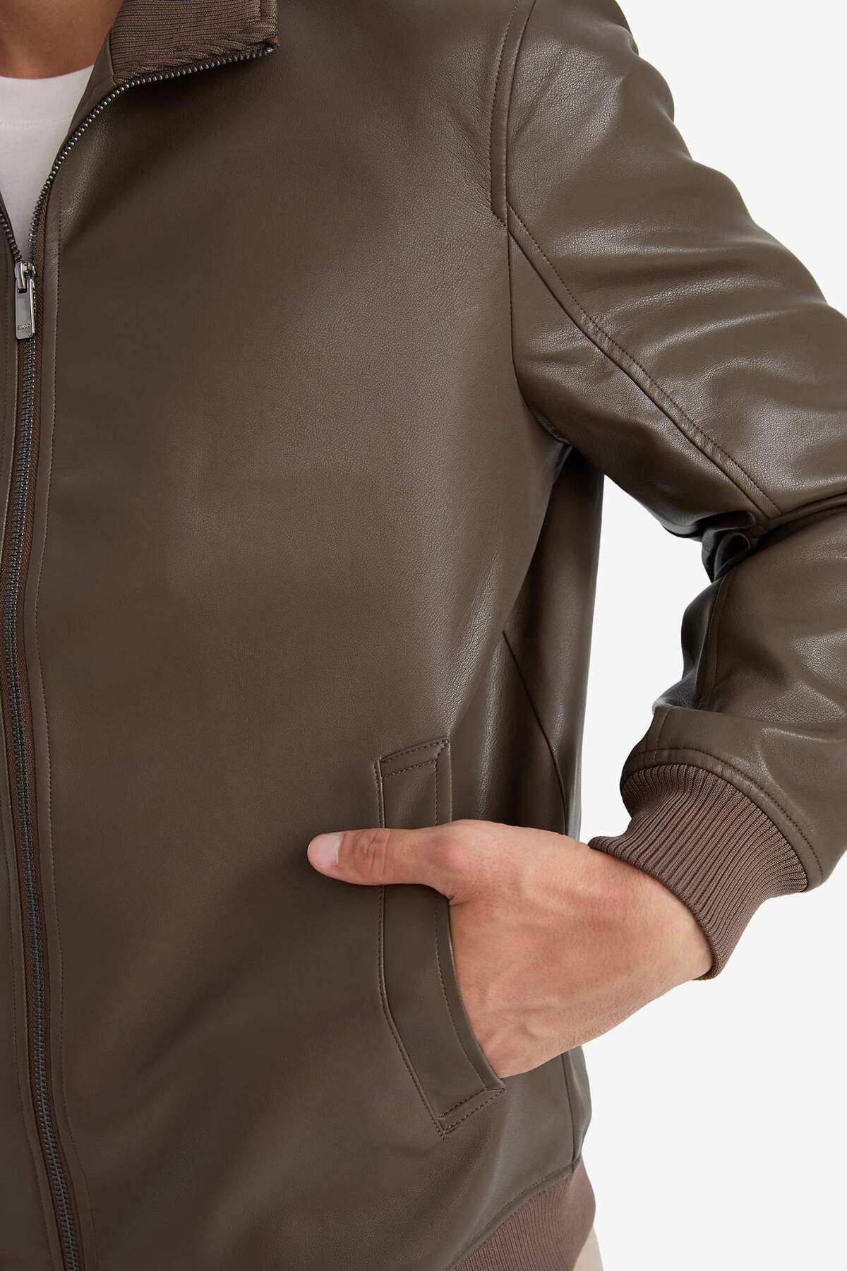 Defacto  Slım Fıt Dik Yaka Astarlı Fermuarlı Suni Deri Mont F7743AX26SP - Görsel 6