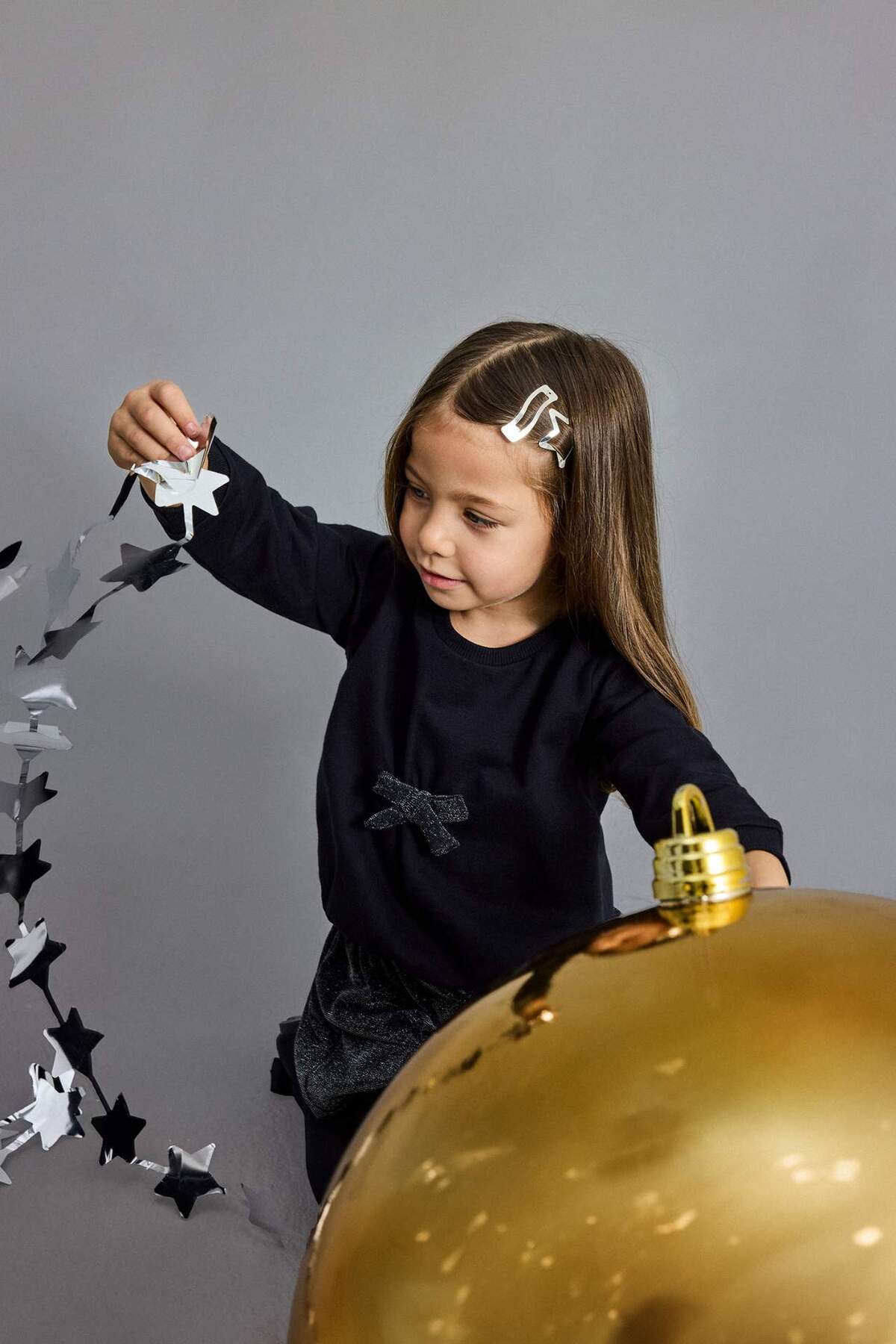 Defacto Yılbaşı Temalı 2'li Takım Fiyonklu Sweatshirt Etek Kız Bebek G5761A525WN fotoğrafı 2 (önizleme)