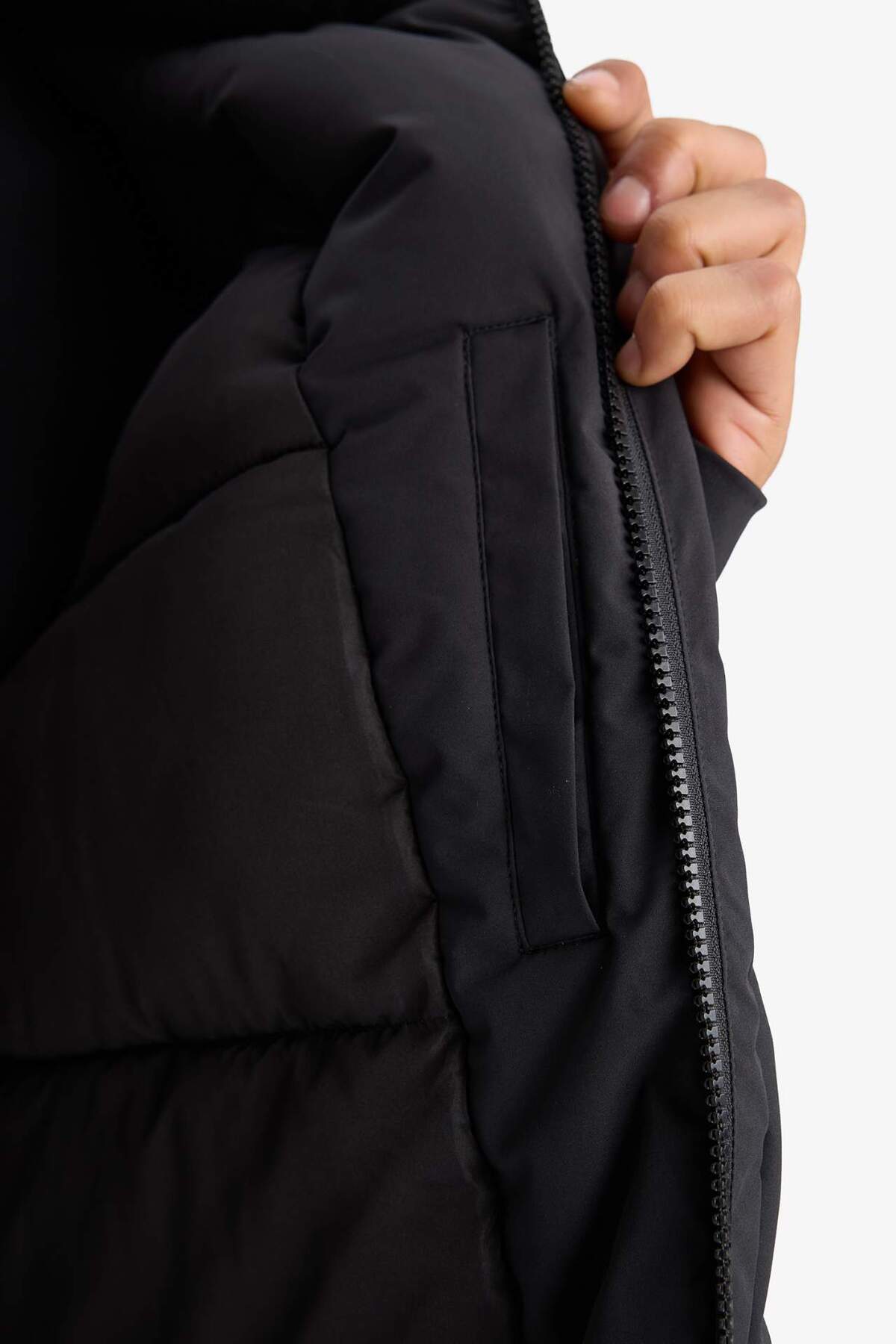 DeFacto Sıcak Tutan Su İtici Regular Fit Kapüşonlu Fermuarlı Rüzgar Geçirmez Parka Mont F3793AX25WN görsel 8