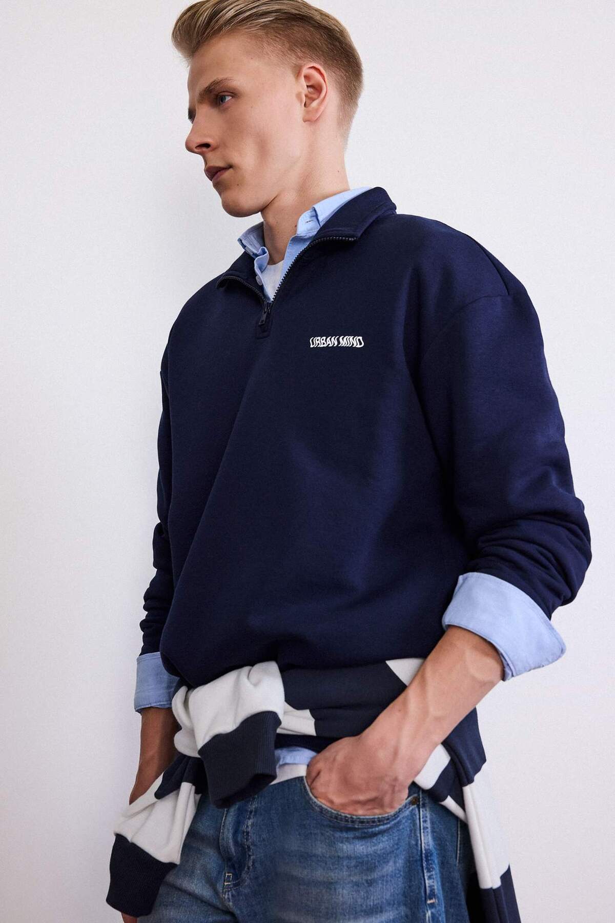 DeFacto Boxy Fit Dik Yaka Yarım Fermuarlı Baskılı Sweatshirt G6476AX25WN görsel 3