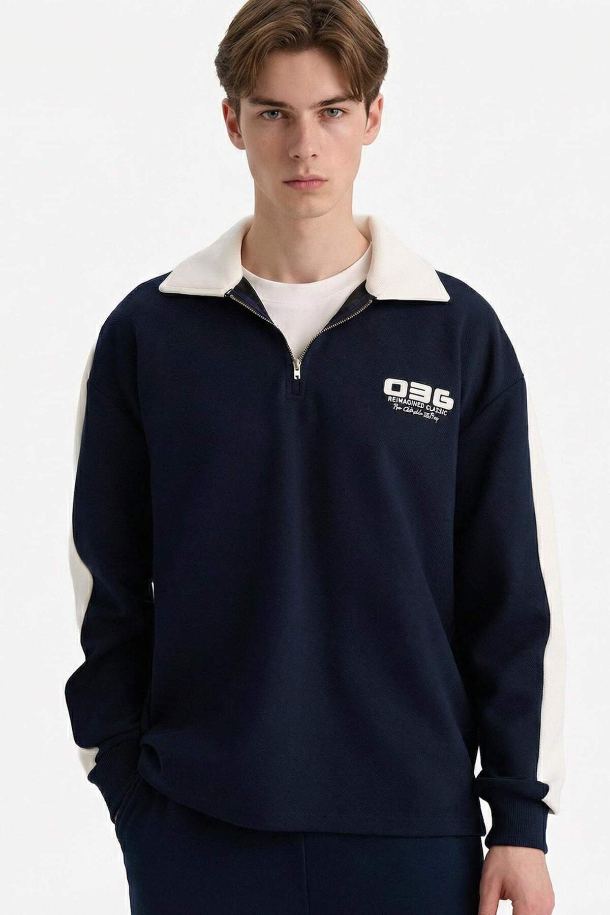 DeFacto Boxy Fit Polo Yaka Yarım Fermuarlı Baskılı Sweatshirt G6474AX25WN görsel 4