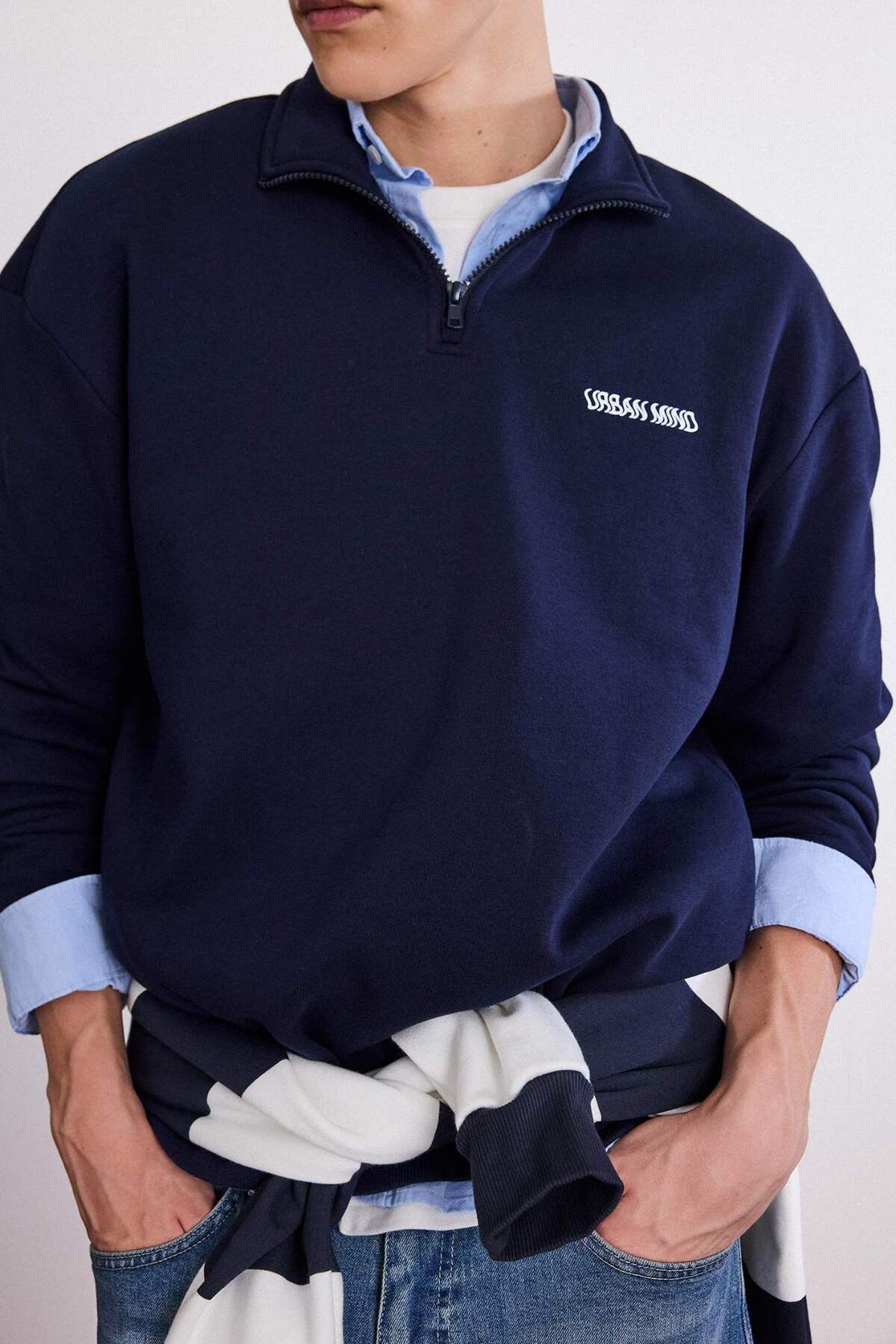 DeFacto Boxy Fit Dik Yaka Yarım Fermuarlı Baskılı Sweatshirt G6476AX25WN görsel 4