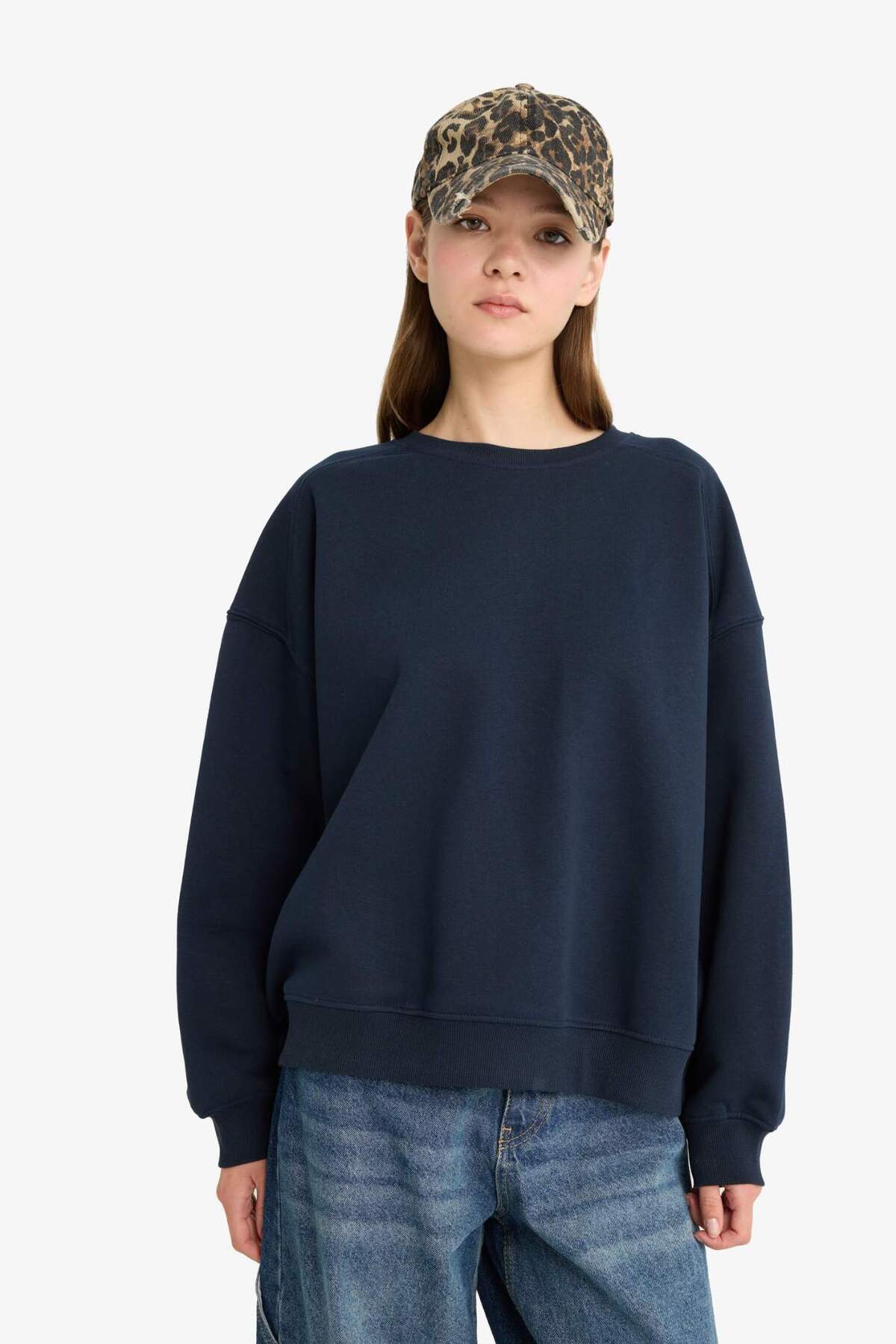 Defacto  Oversize Geniş Kalıp Bisiklet Yaka Basic Düz Sweatshirt A4177AX25WN - Görsel 3
