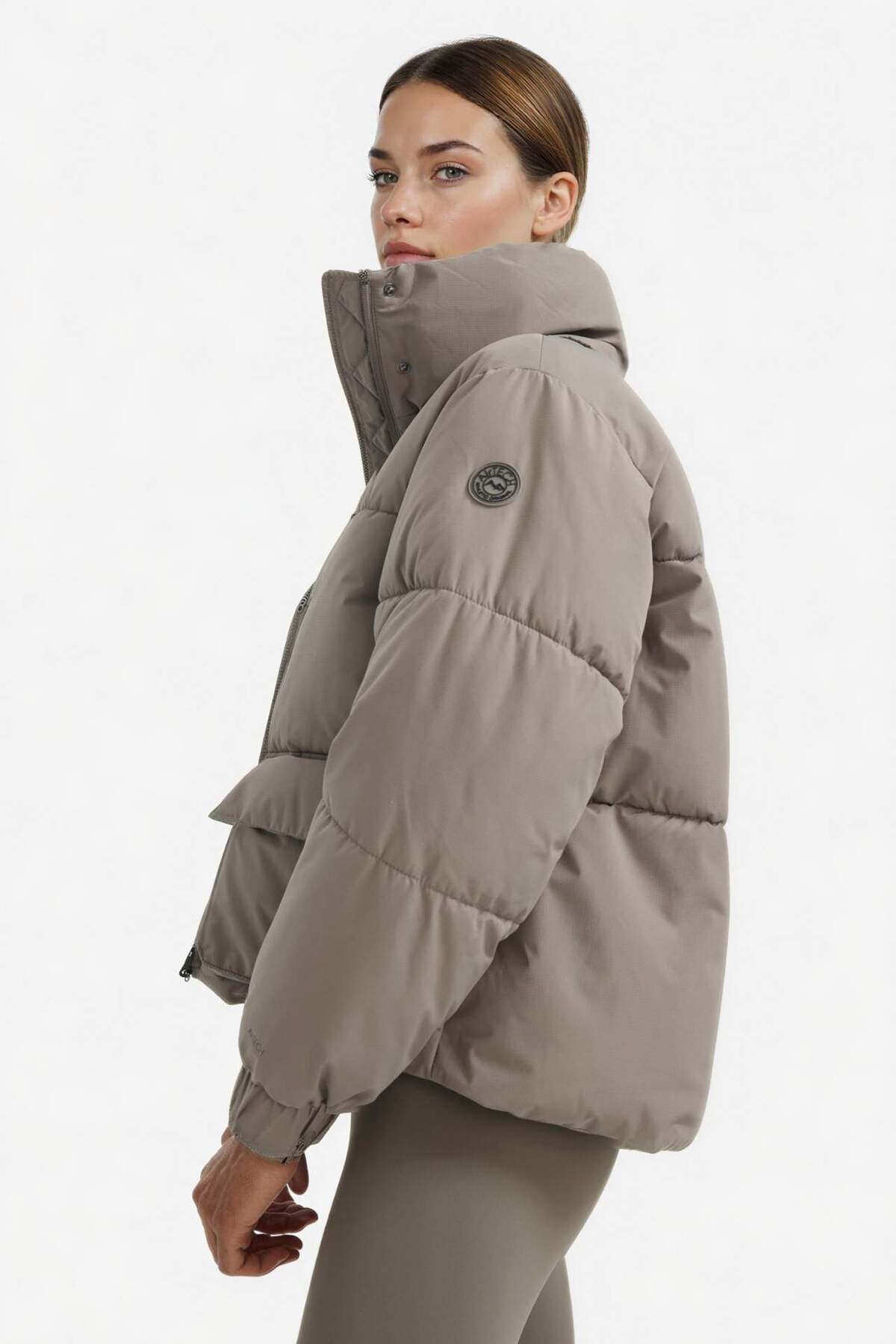 Defacto  Su İtici Oversize Fit Geniş Kalıp Dik Yaka Fermuarlı Çıtçıtlı Cepli Şişme Mont E9266AX25WN - Görsel 4