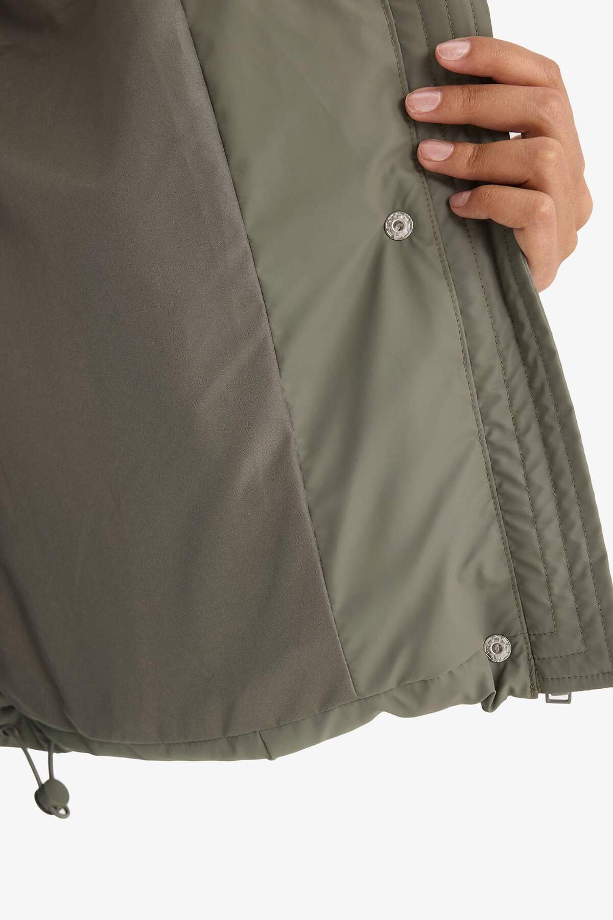 DeFacto Su İtici Regular Fit Kapüşonlu Fermuarlı Şişme Mont F2143AX25WN görsel 6