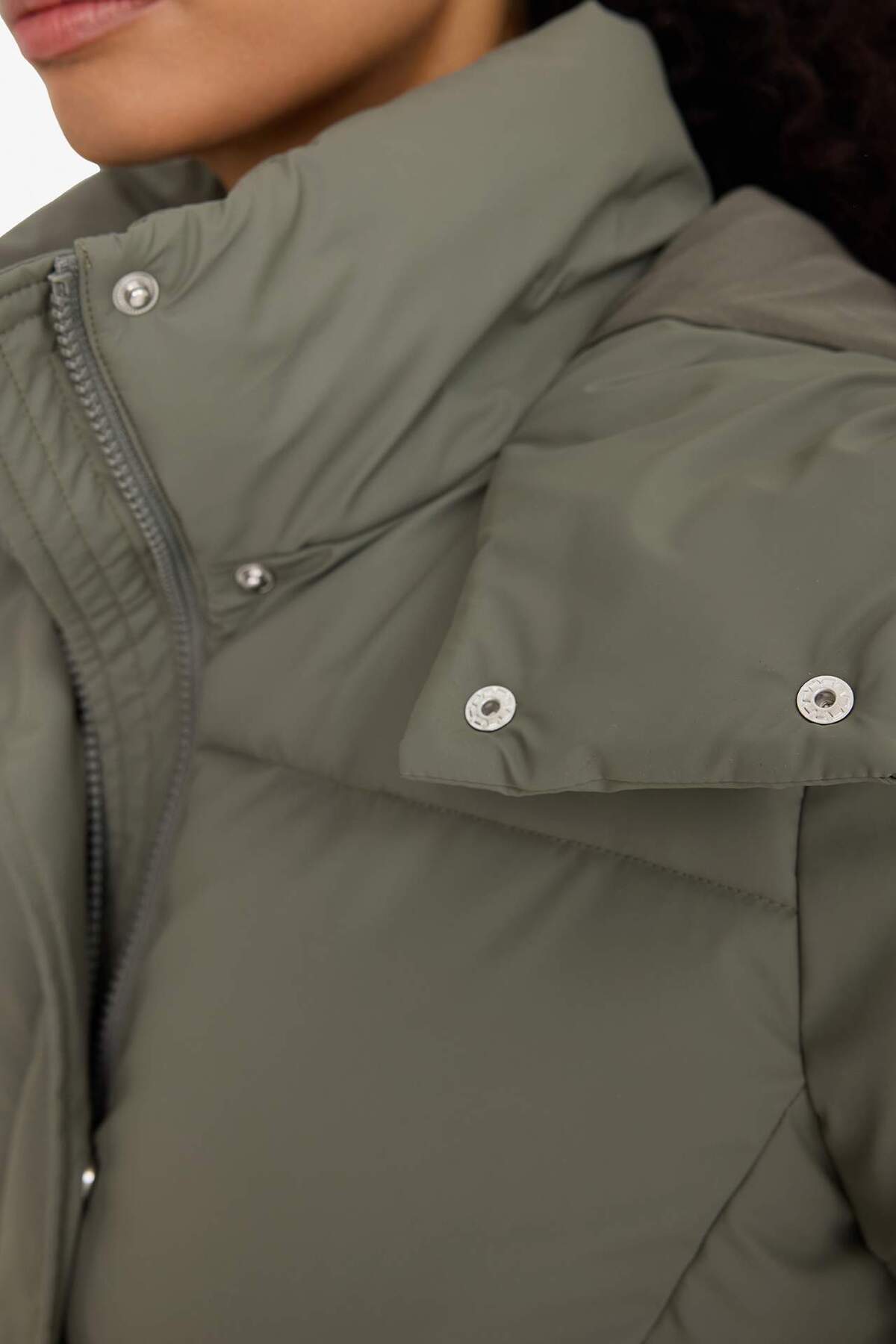 DeFacto Su İtici Regular Fit Kapüşonlu Fermuarlı Şişme Mont F2143AX25WN görsel 5