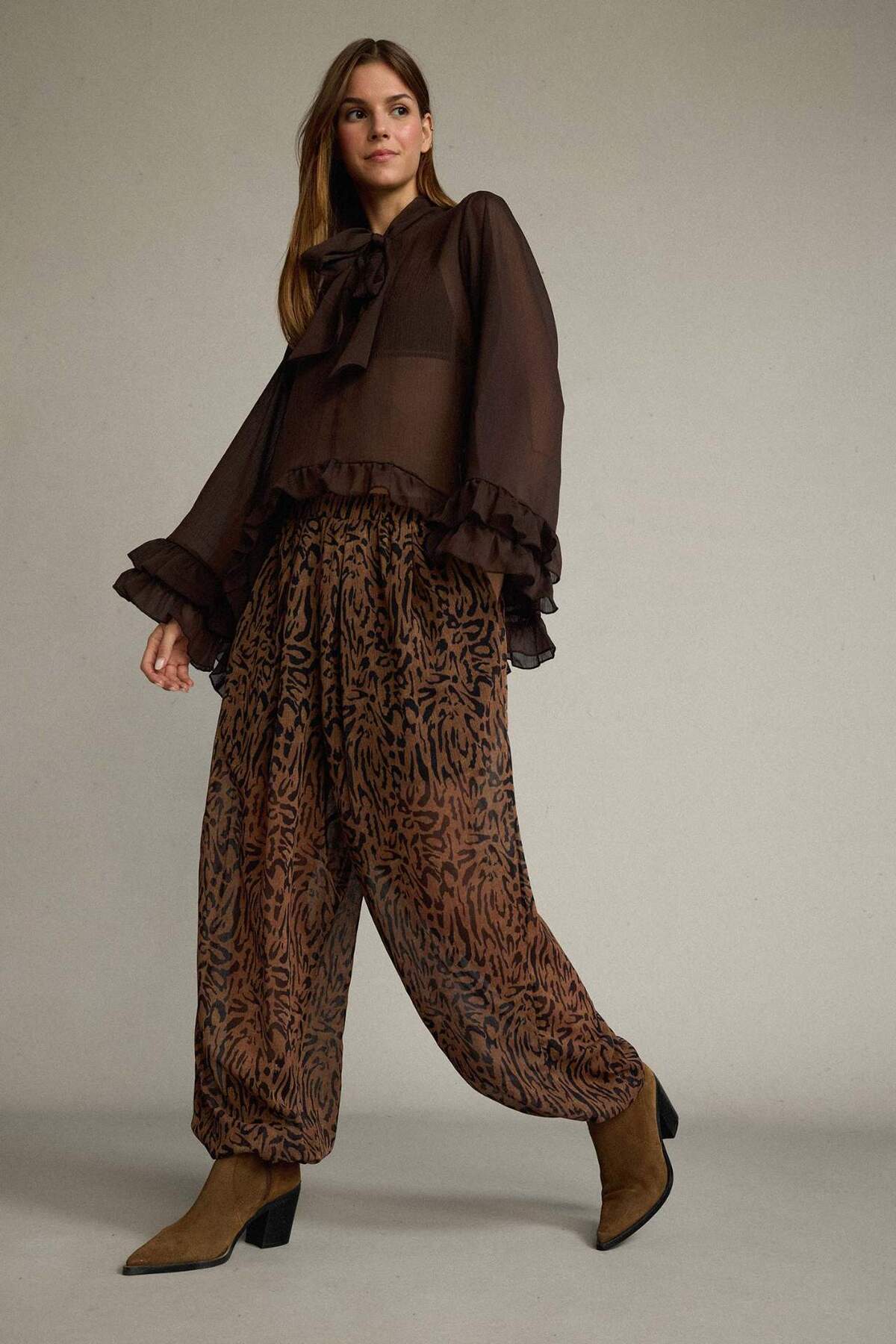 DeFacto Relax Fit Normal Bel Leopar Desenli Şifon Pantolon G5653AX25WN görsel 2