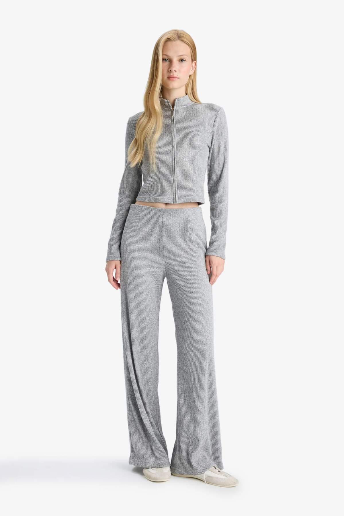 DeFacto Dik Yaka Fermuarlı Sweatshirt F0999AX25WN görsel 2