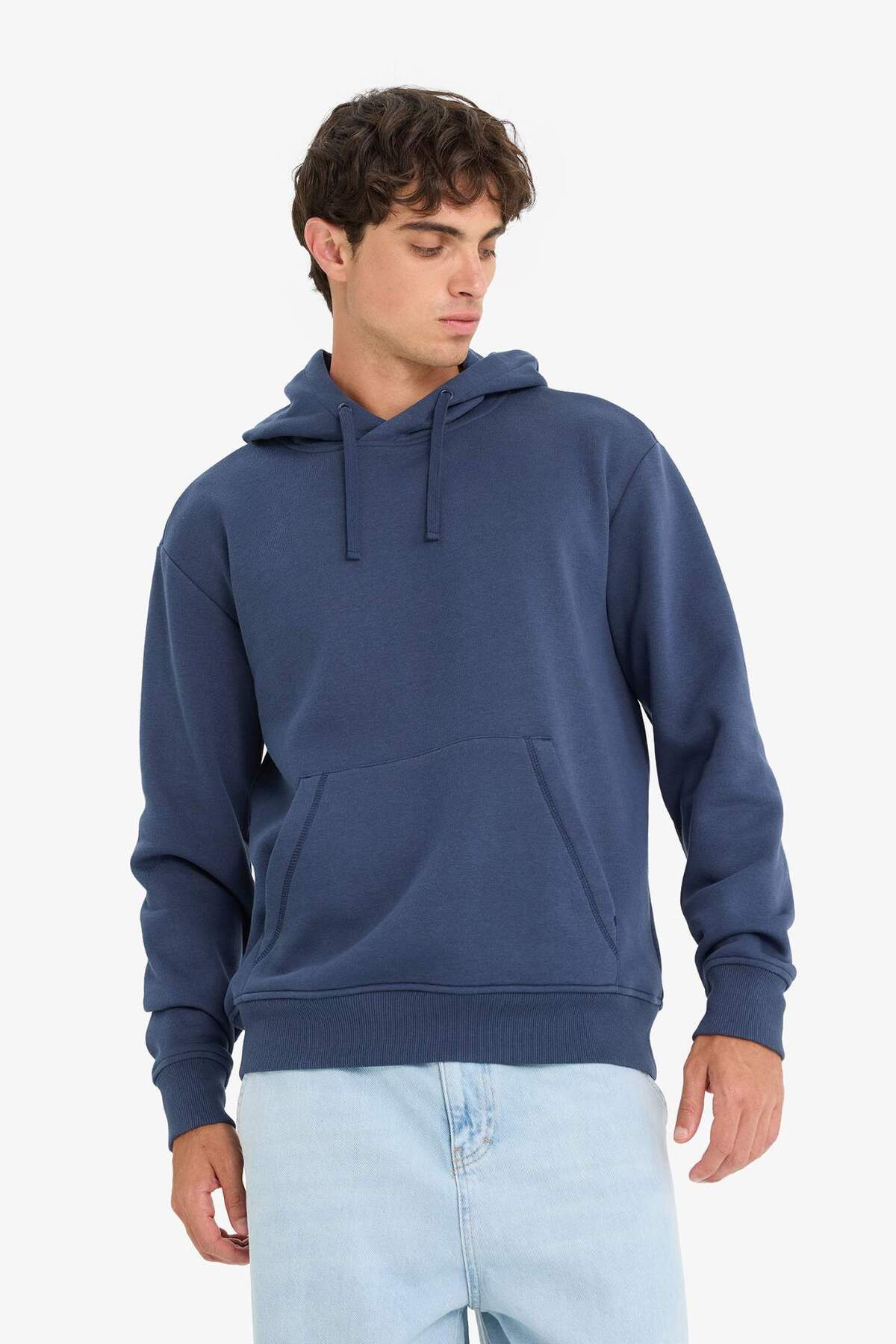 DeFacto Regular Fit Kapüşonlu İçi Yumuşak Tüylü Kanguru Cepli Basic Düz Sweatshirt X8283AZ25AU görsel 3