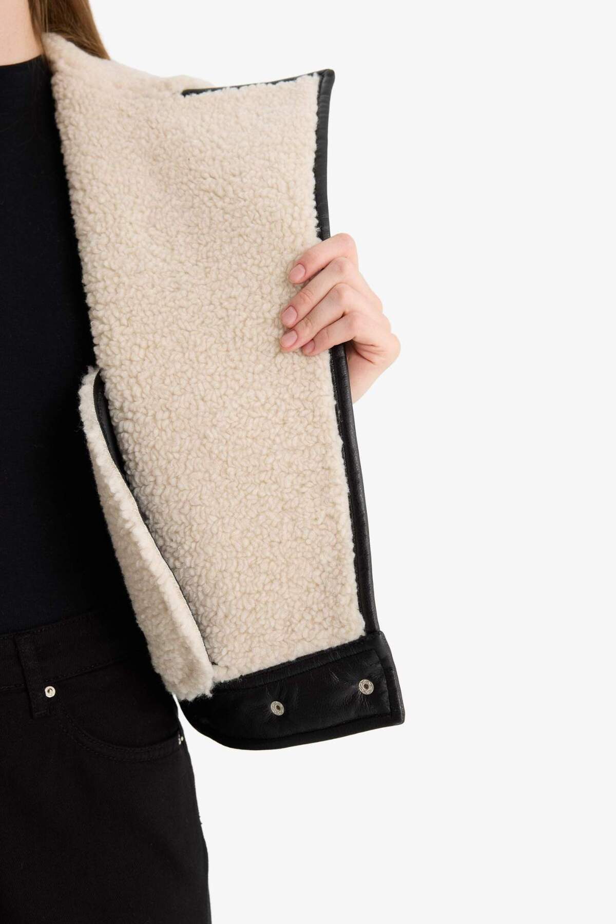 Defacto  Oversize Geniş Kalıp Suni Kürk Astarlı Fermuarlı Suni Deri Ceket Mont F1826AX25WN - Görsel 8