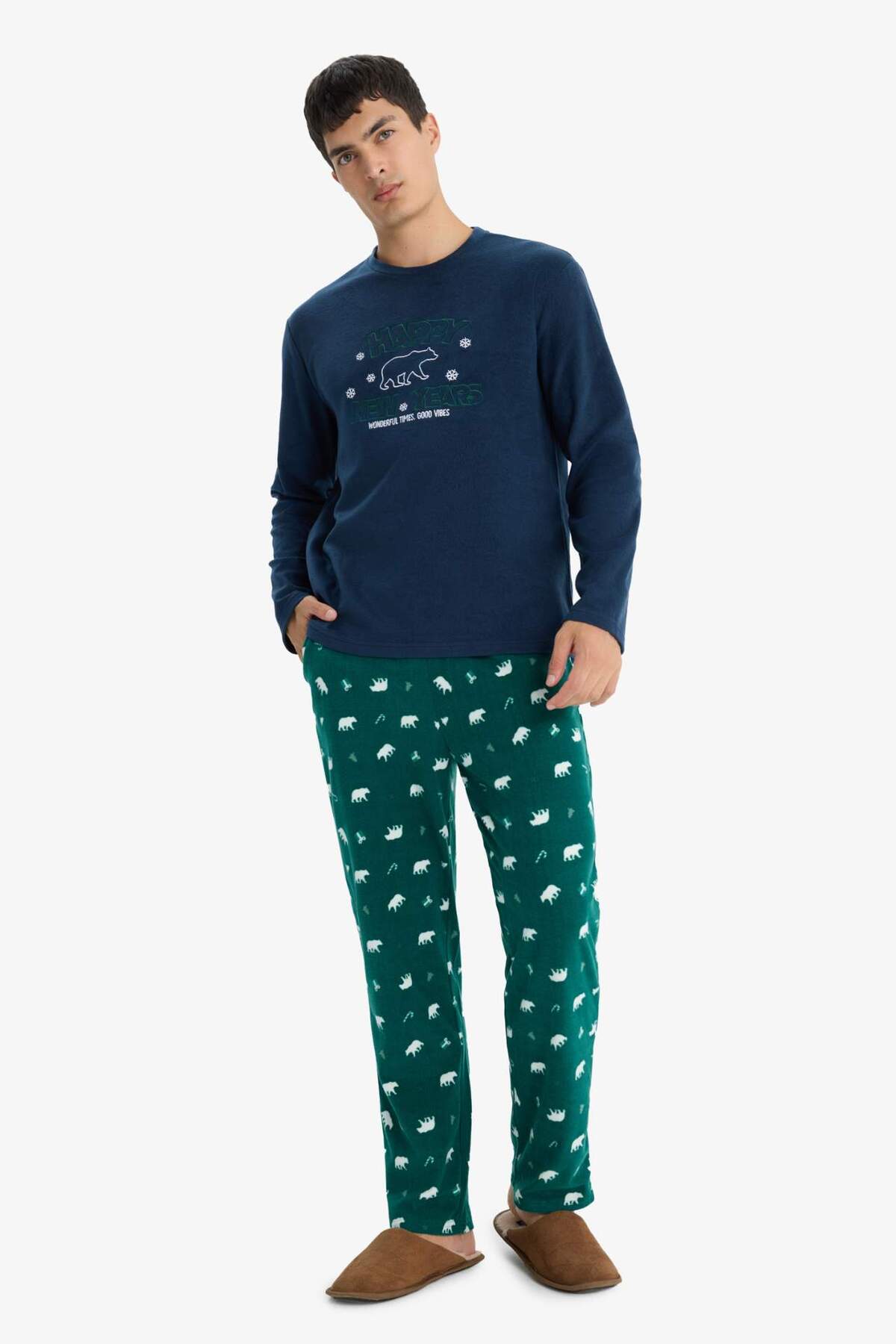DeFacto Ultra Yumuşak Pijama Takımı Regular Fit Polar Baskılı Uzun Kollu Üst Desenli Uzun Alt F4671AX25WN görsel 2