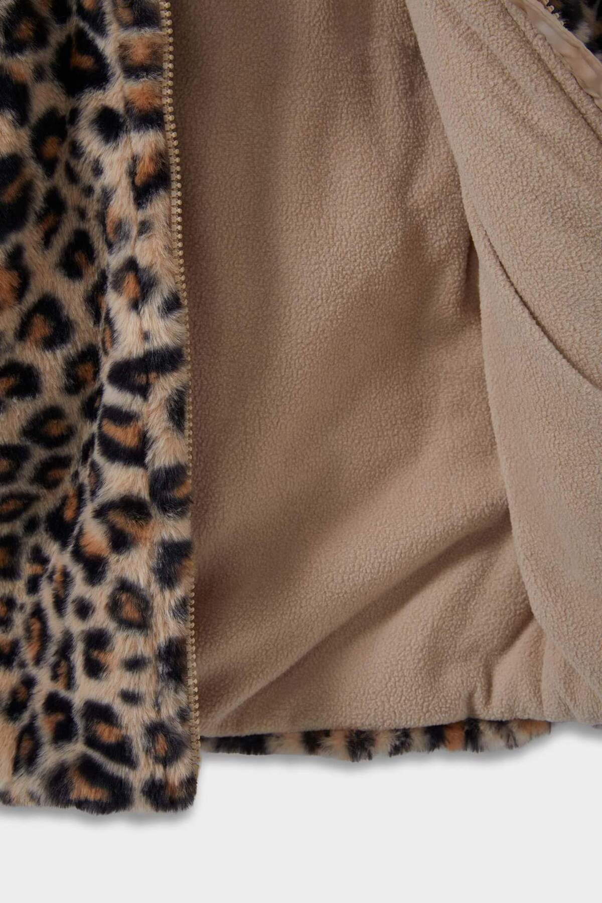 Defacto Kapüşonlu Leopar Desenli Fermuarlı Pelüş Mont Kız Bebek E7993A525AU fotoğrafı 4 (önizleme)