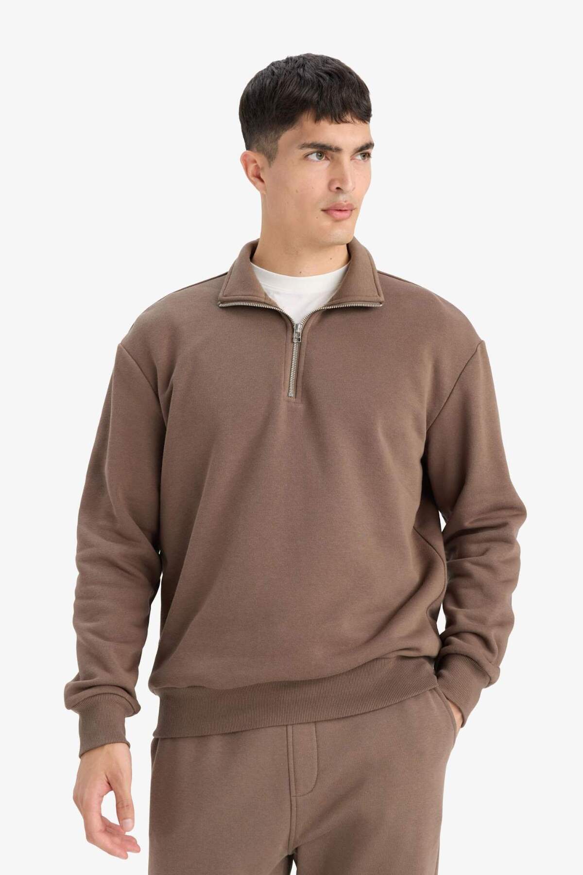 DeFacto Regular Fit Dik Yaka Yarım Fermuarlı Basic Sweatshirt X7405AZ25AU görsel 6