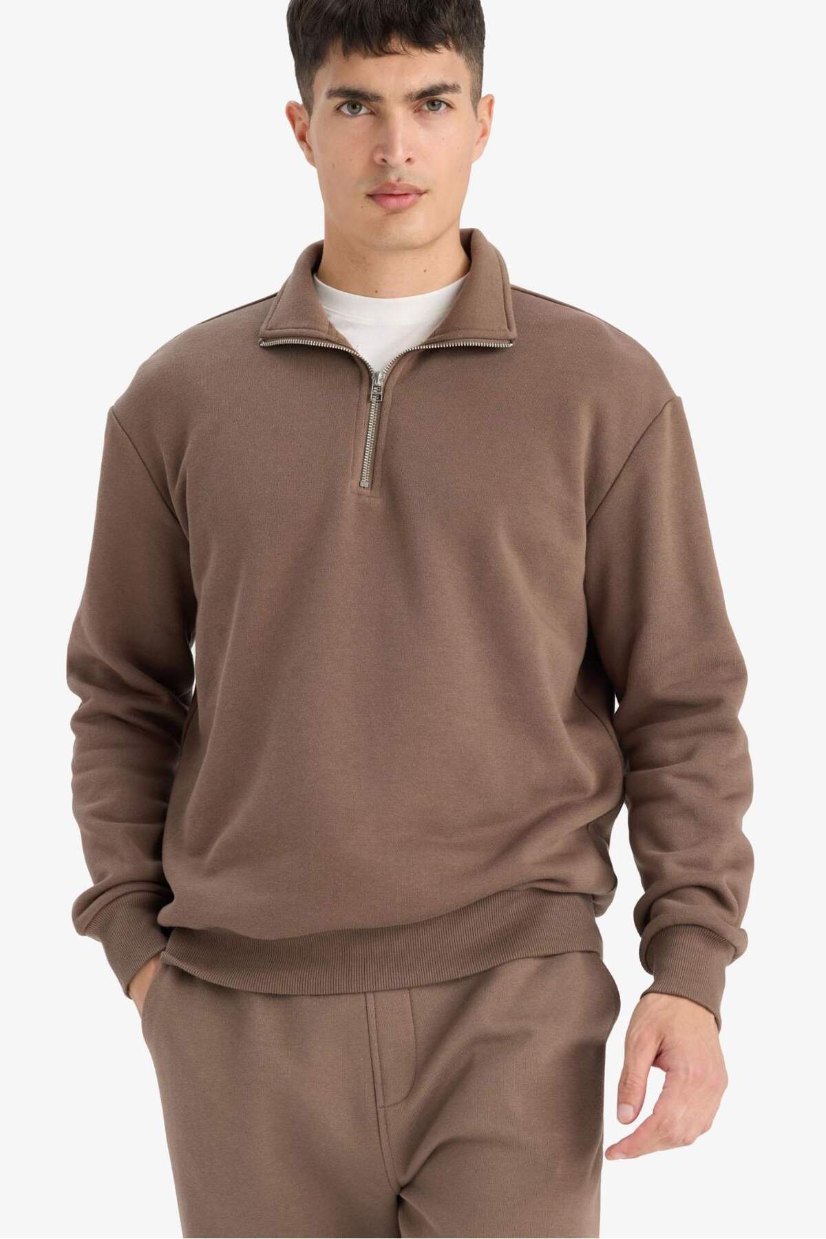 DeFacto Regular Fit Dik Yaka Yarım Fermuarlı Basic Sweatshirt X7405AZ25AU görsel 3