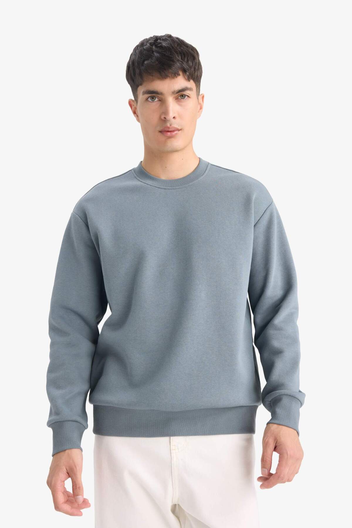 DeFacto Relax Fit Bisiklet Yaka Kalın İçi Yumuşak Tüylü Basic Düz Sweatshirt T5139AZ25AU görsel 3