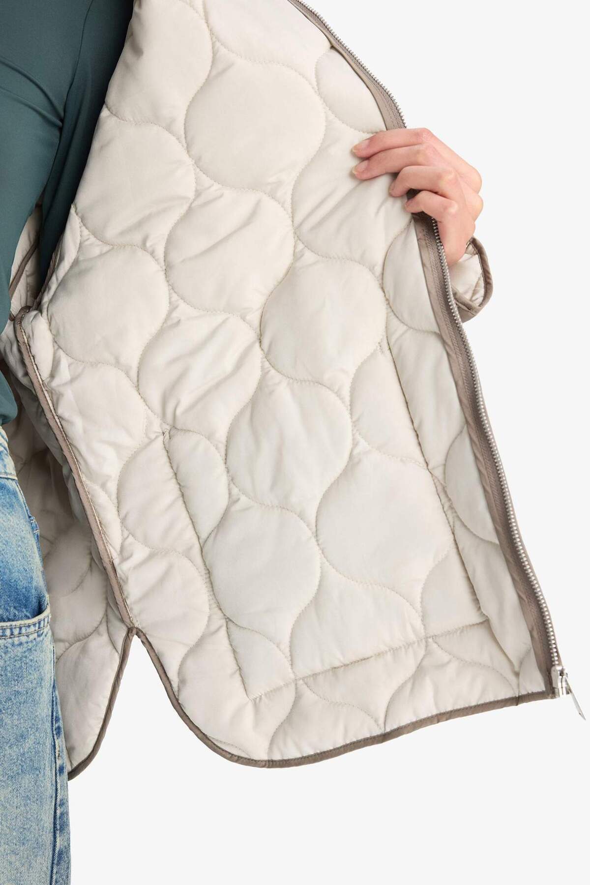 Defacto  Su Geçirmez Regular Fit Bisiklet Yaka Fermuarlı Kapitoneli Mont F4569AX25WN - Görsel 6