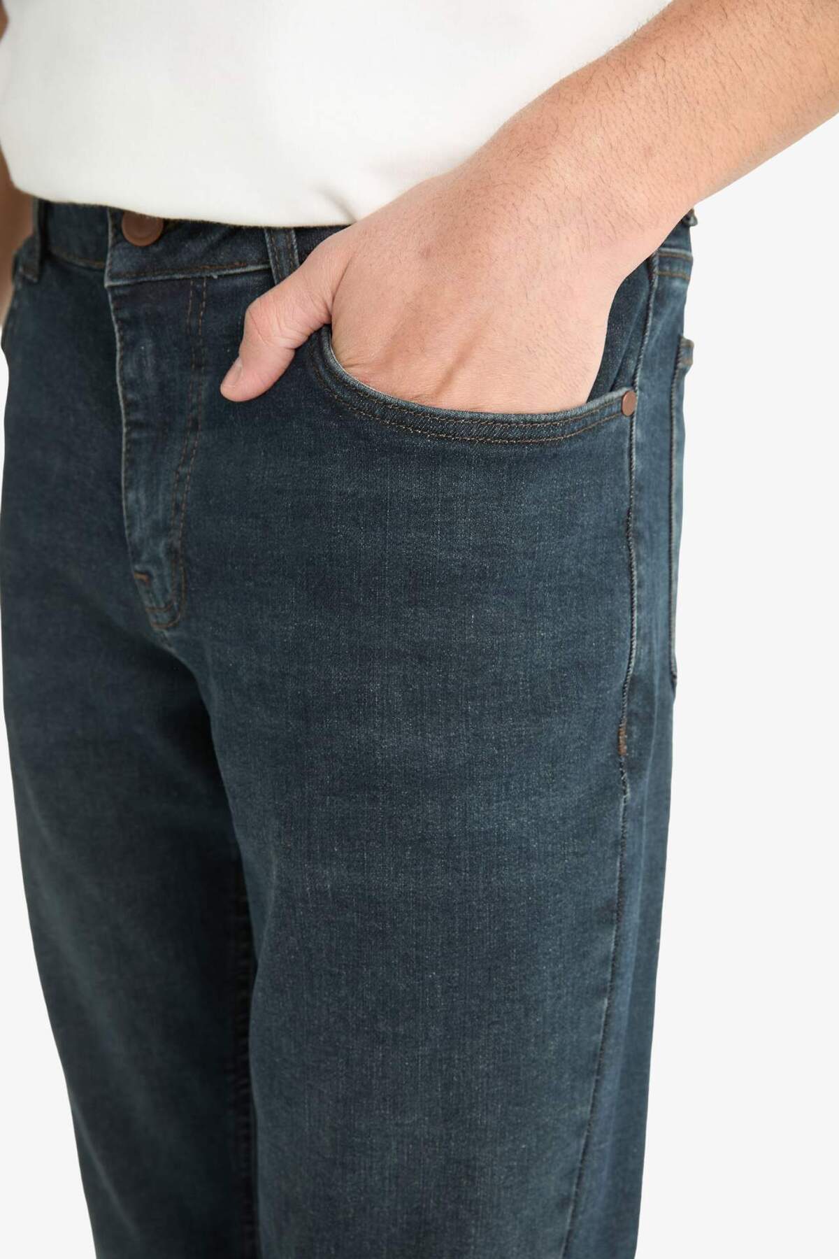 Defacto  Pedro Slim Fit Dar Kalıp Normal Bel Dar Paça Jean Pantolon G1266AX25AU - Görsel 6