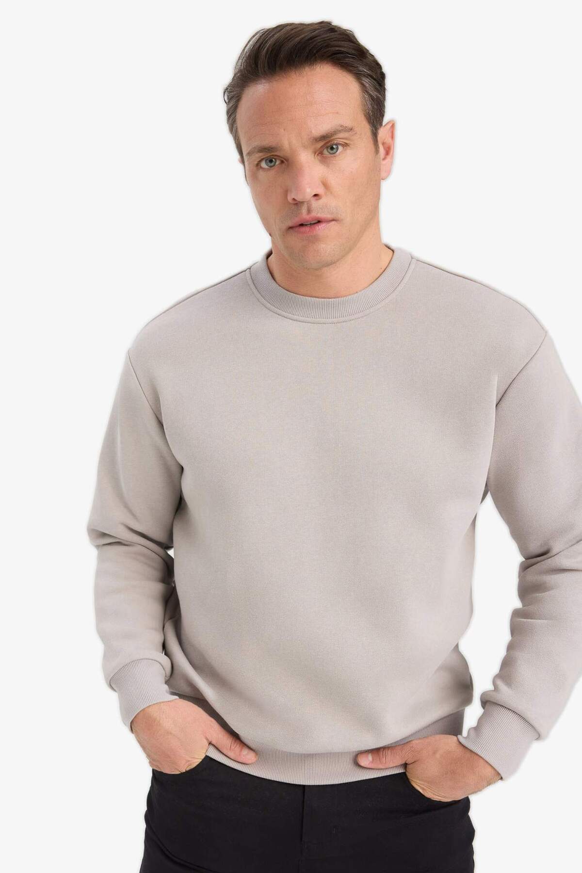 Defacto  Relax Fit Bisiklet Yaka Kalın İçi Yumuşak Tüylü Basic Düz Sweatshirt T5139AZ25AU - Görsel 3