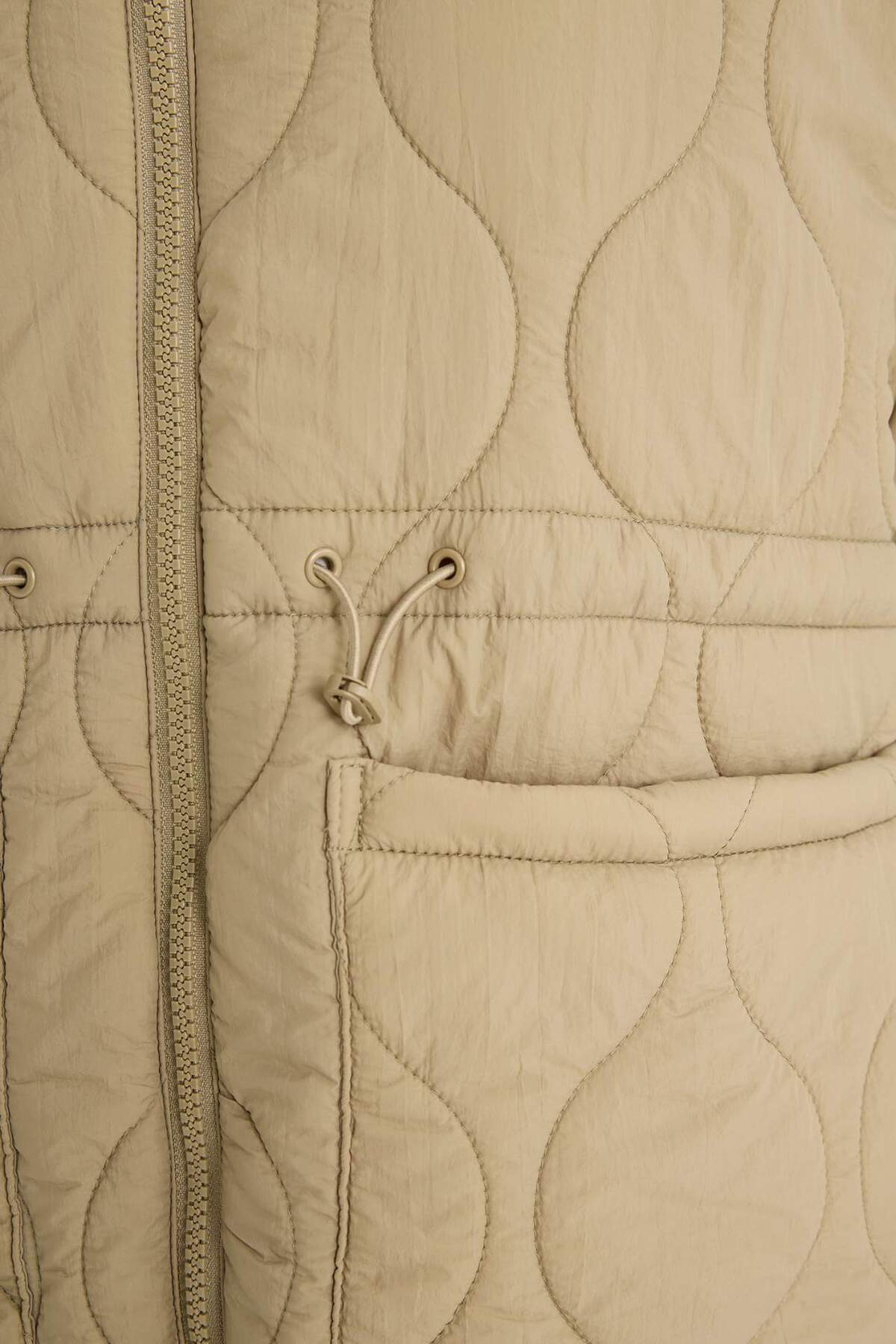 Defacto  Su Geçirmez Regular Fit Kapüşonlu Fermuarlı Kapitoneli Mont E8693AX25AU - Görsel 5