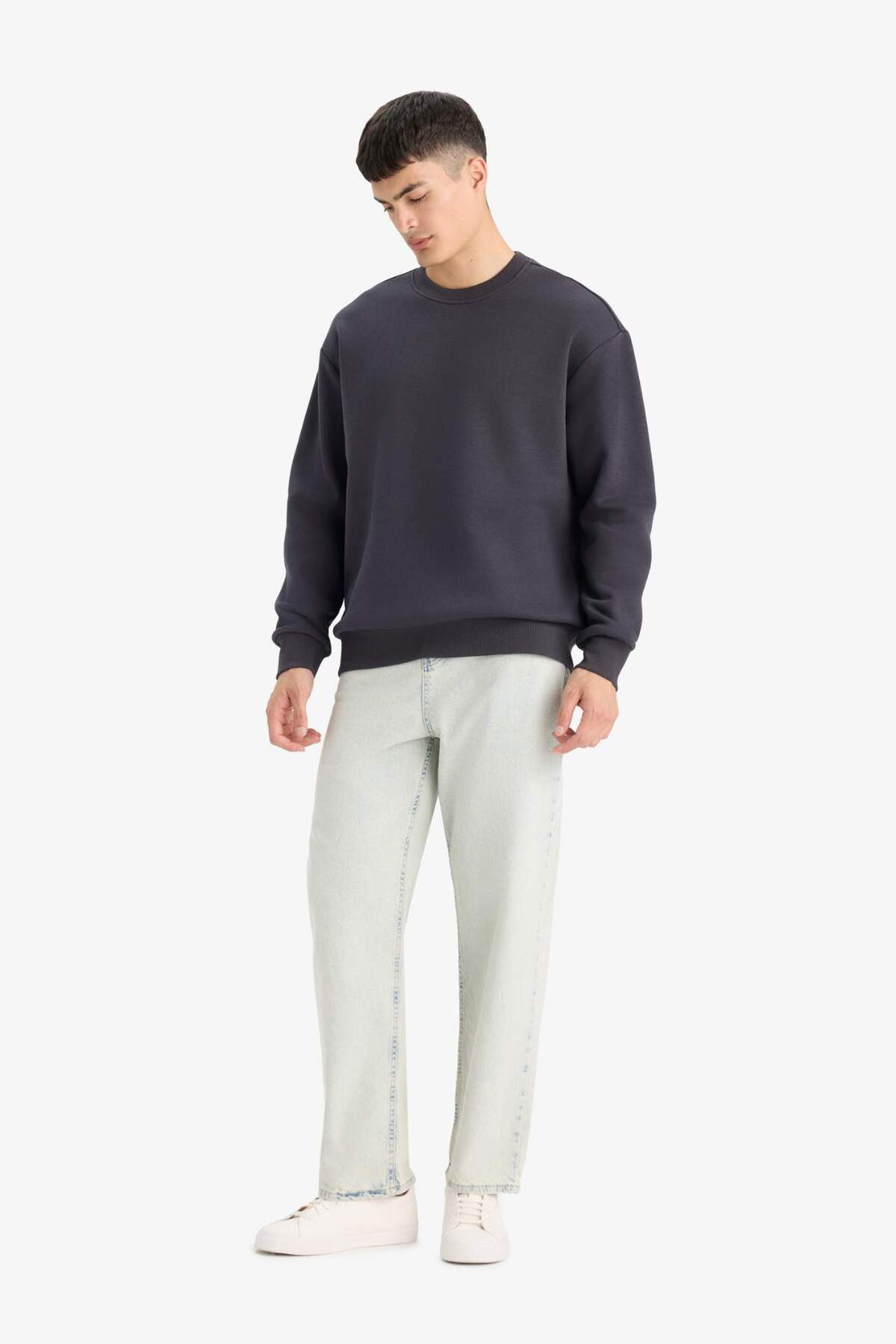 Defacto  Relax Fit Bisiklet Yaka Kalın İçi Yumuşak Tüylü Basic Düz Sweatshirt T5139AZ25AU - Görsel 2