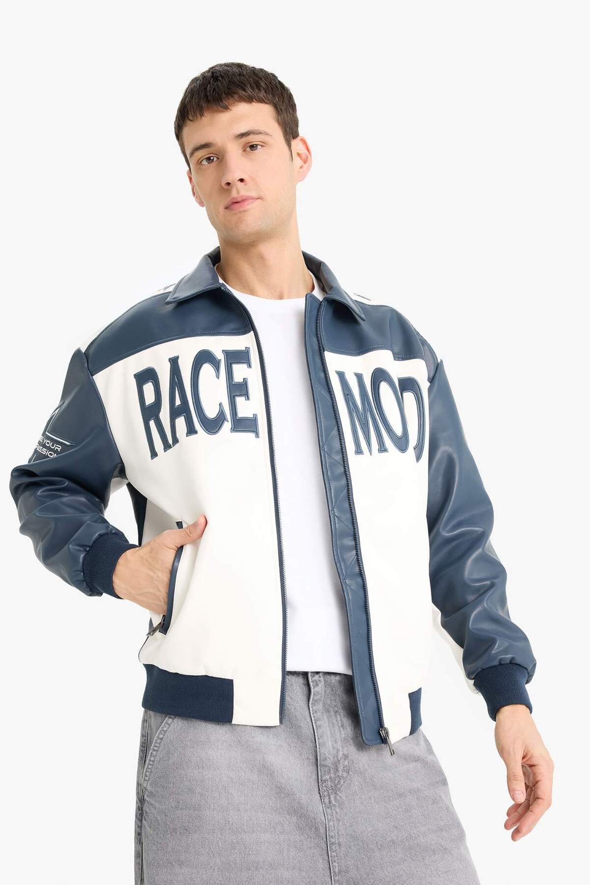 Defacto  Oversize Geniş Kalıp Gömlek Yaka Fermuarlı Nakış Detaylı İç Cepli Suni Deri Mont E8819AX25AU - Görsel 4