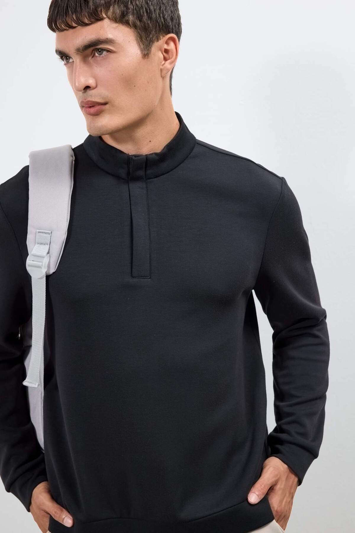 Defacto  Regular Fit Dik Yaka Yarım Fermuarlı Sweatshirt F2821AX25AU