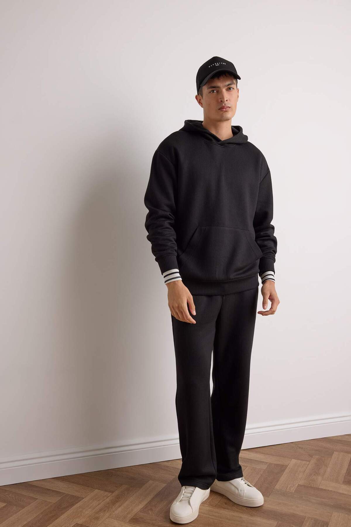 Boxy Fit Kapüşonlu Kanguru Cepli Jakarlı Sweatshirt E9308AX25AU — مشکی — تصویر 2 از 8