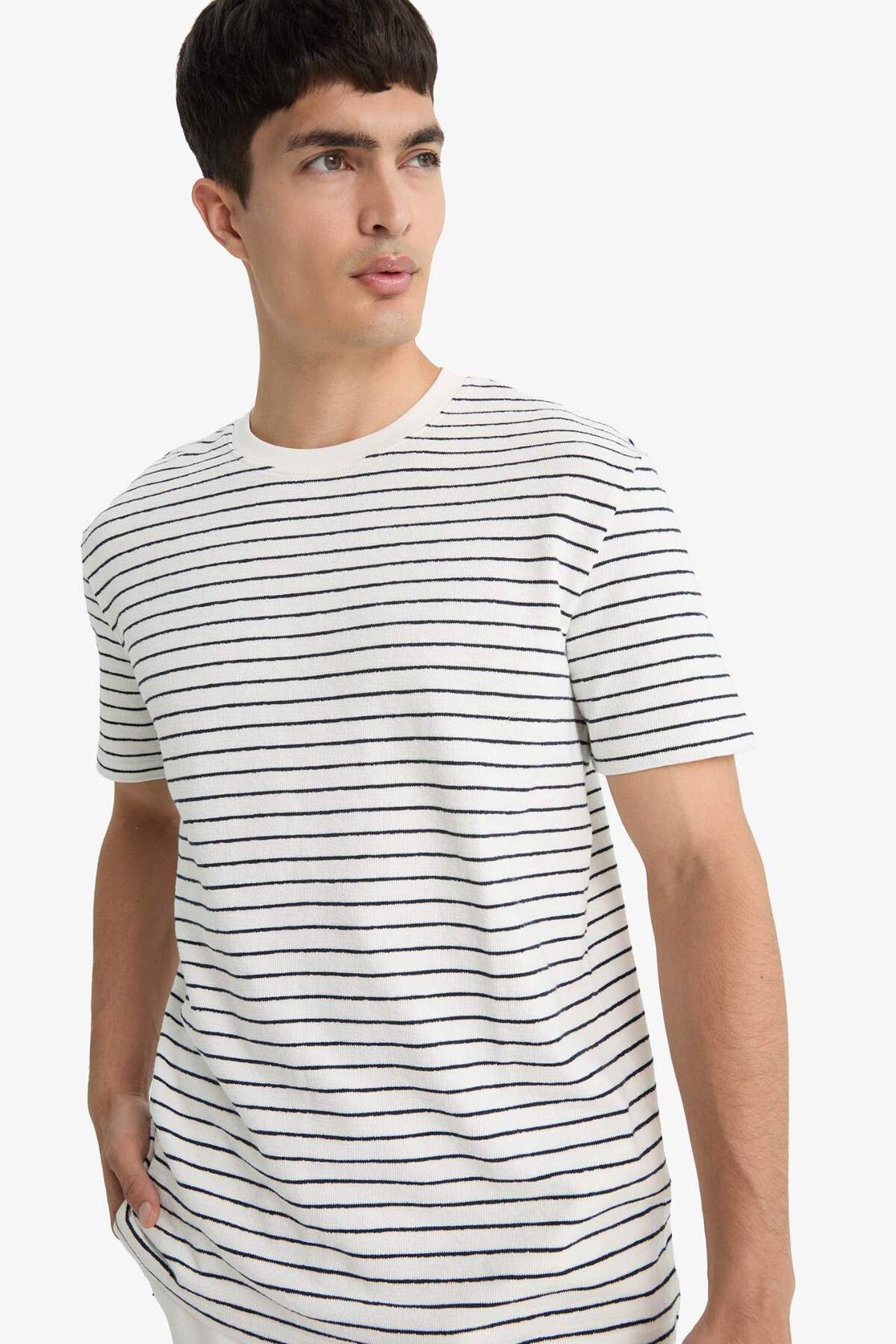Defacto  Regular Fit Bisiklet Yaka Çizgili Kısa Kollu Tişört E8198AX25AU - Görsel 4