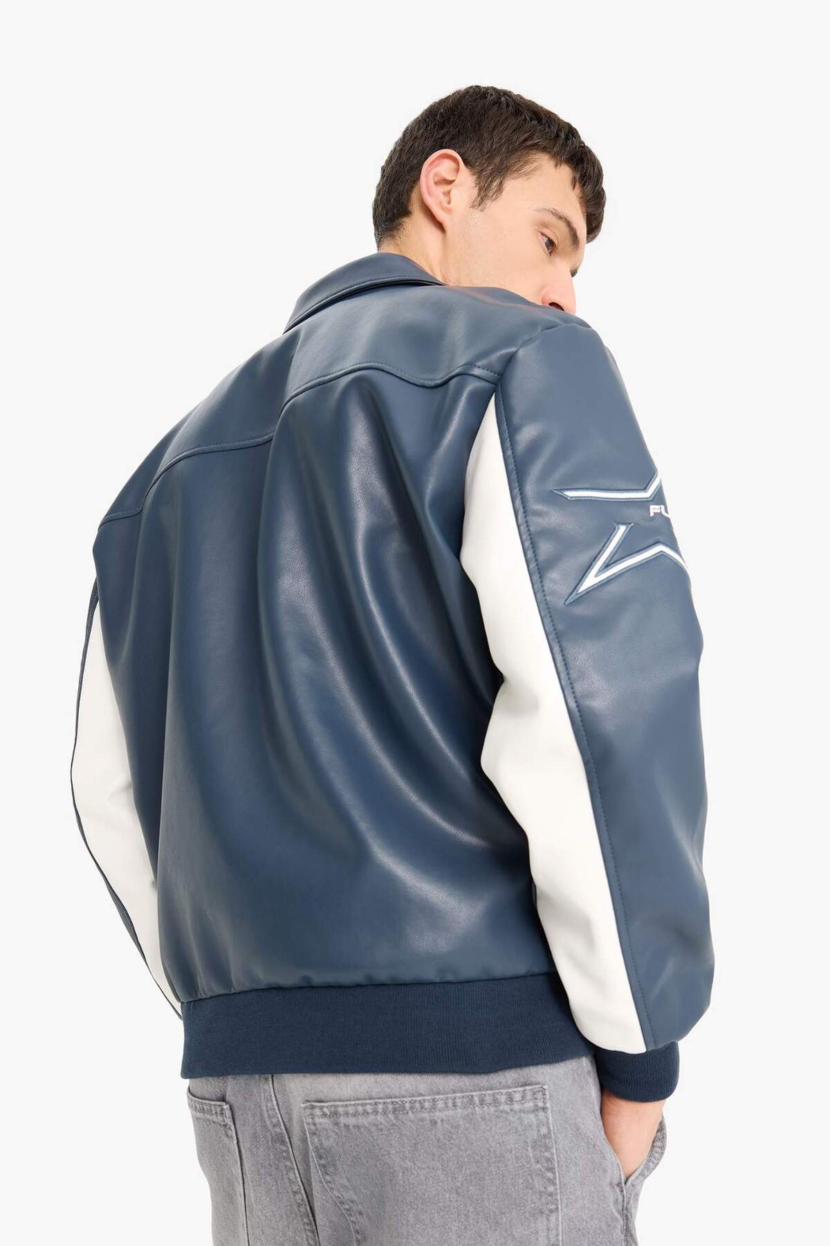 Defacto  Oversize Geniş Kalıp Gömlek Yaka Fermuarlı Nakış Detaylı İç Cepli Suni Deri Mont E8819AX25AU - Görsel 7