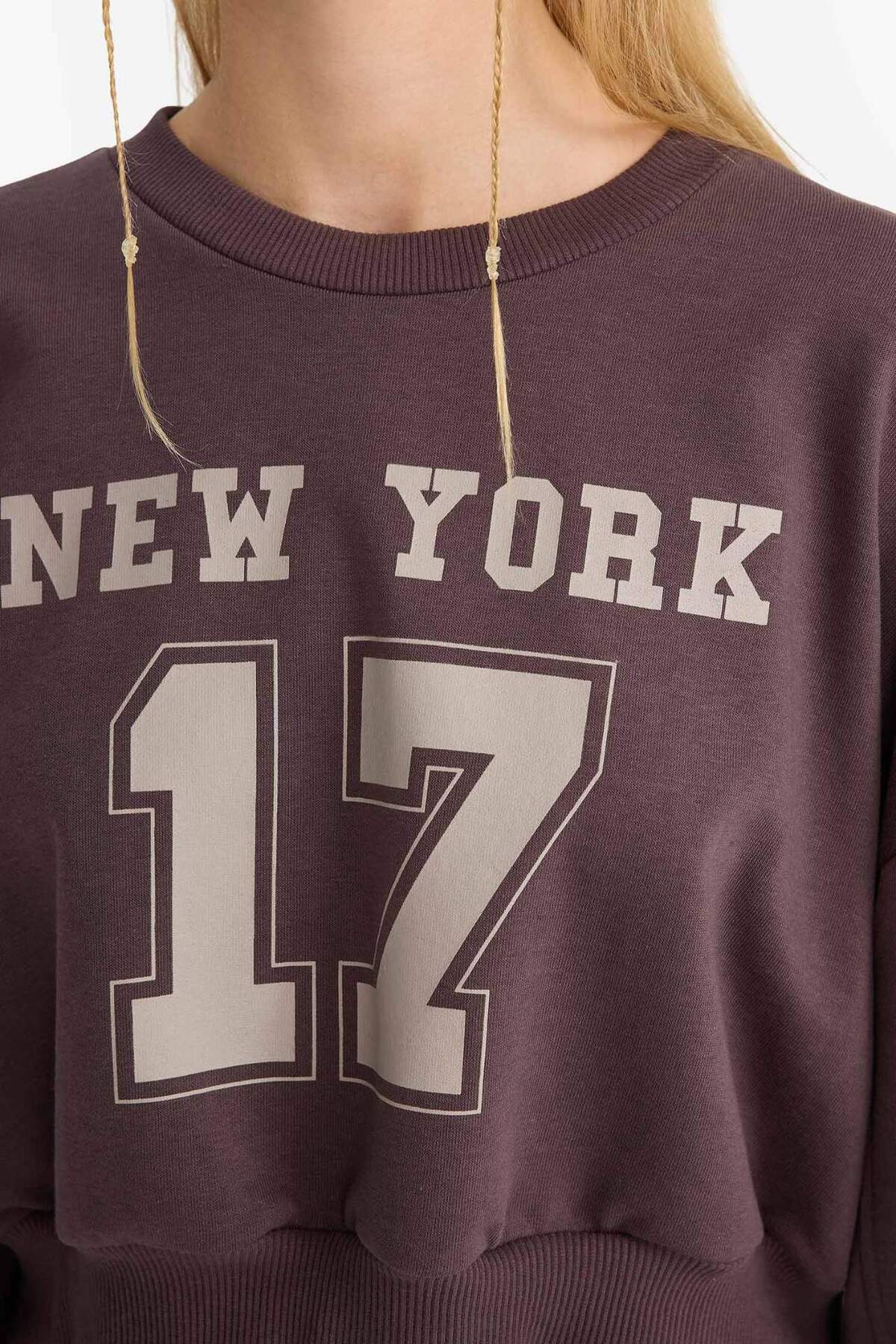 Defacto  Crop Bisiklet Yaka Baskılı Kalın Sweatshirt F8006AX25AU - Görsel 5