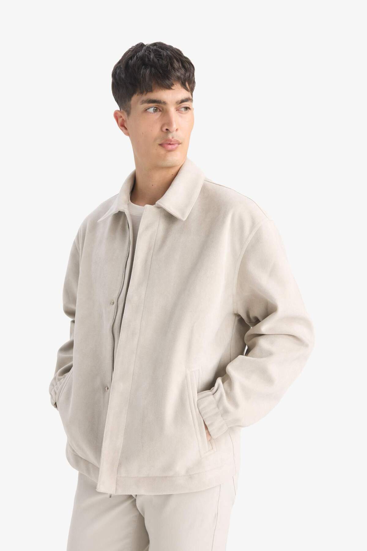 Oversize Geniş Kalıp Gömlek Yaka Çıtçıtlı Fermuarlı İç Cepli Süet Mont E8899AX25AU — بژ — تصویر 3 از 5
