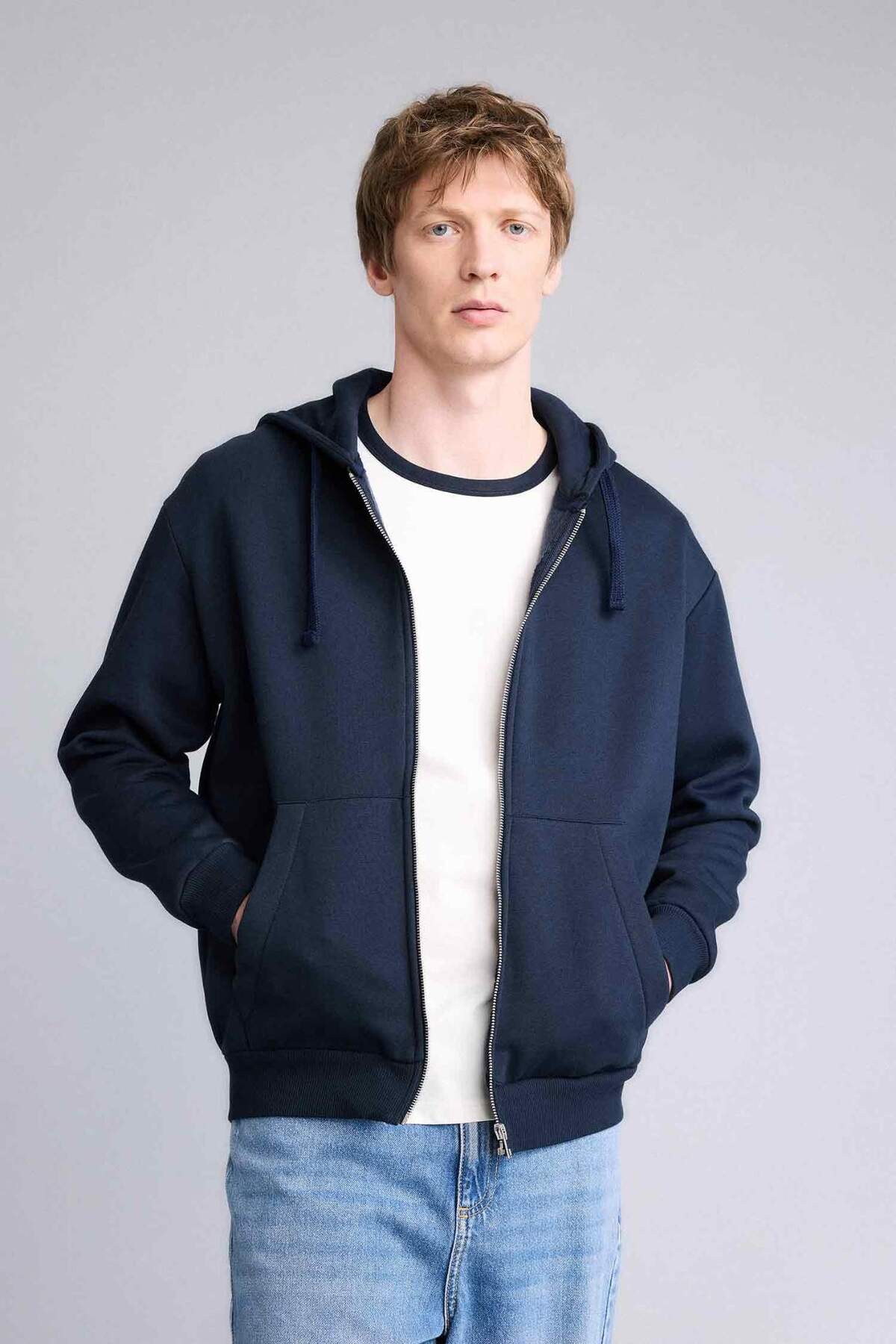 Defacto  Comfort Fit Kapüşonlu İçi Yumuşak Tüylü Basic Düz Cepli Kalın Fermuarlı Sweatshirt D7599AX25AU - Görsel 3