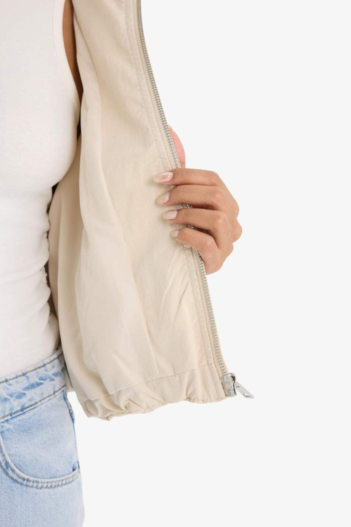 Defacto  Su Geçirmez Regular Fit Kapüşonlu Fermuarlı Crop Mont E8625AX25AU - Görsel 6