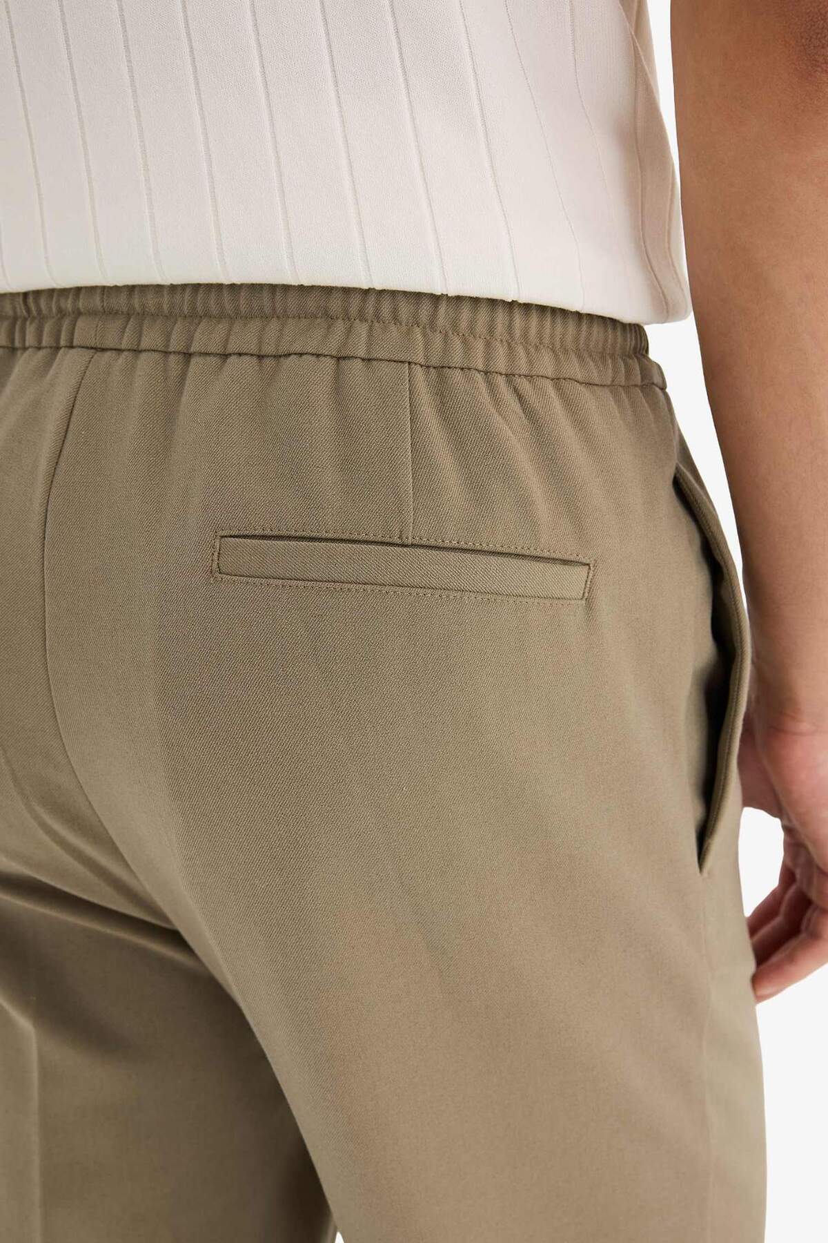 DeFacto Ultra Yumuşak Beli Bağcıklı Lastikli Cepli Jogger Fit Her Yöne Esneyen Yumuşak Tuşe Pantolon A9943AX görsel 6