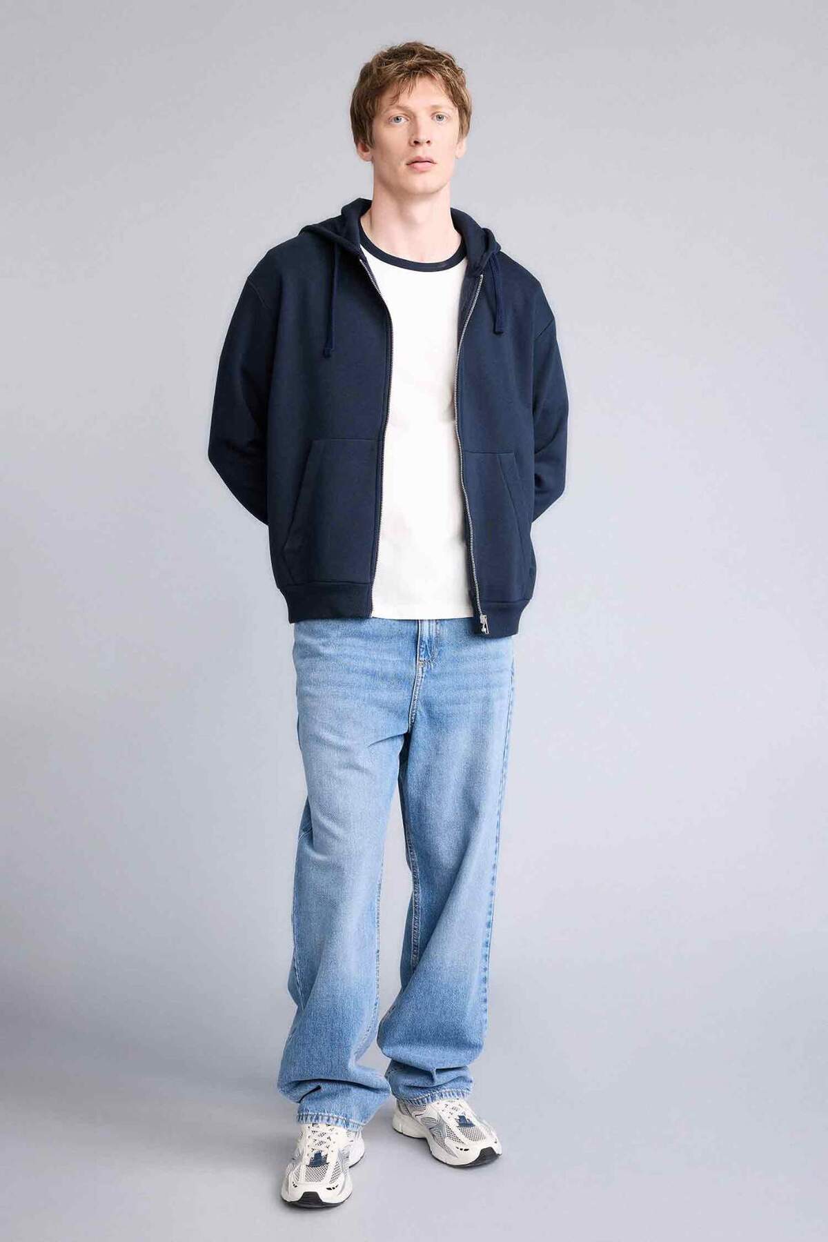 Defacto  Comfort Fit Kapüşonlu İçi Yumuşak Tüylü Basic Düz Cepli Kalın Fermuarlı Sweatshirt D7599AX25AU - Görsel 2