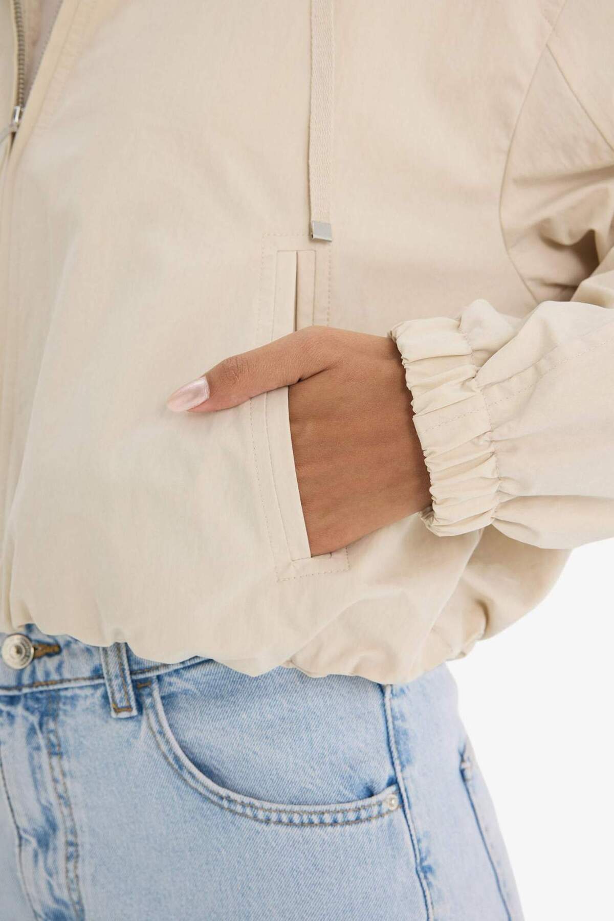 Defacto  Su Geçirmez Regular Fit Kapüşonlu Fermuarlı Crop Mont E8625AX25AU - Görsel 5