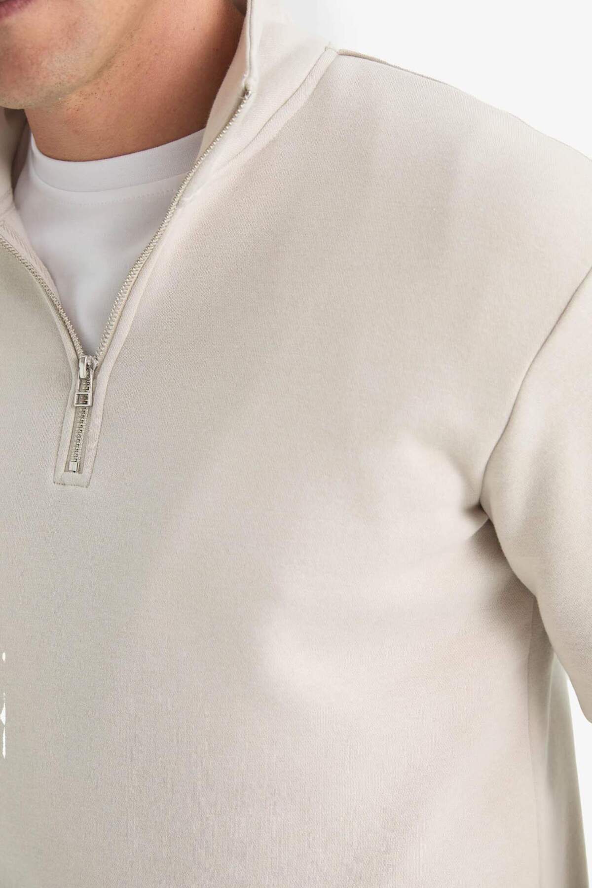 DeFacto Regular Fit Dik Yaka Yarım Fermuarlı Basic Sweatshirt X7405AZ25AU görsel 7