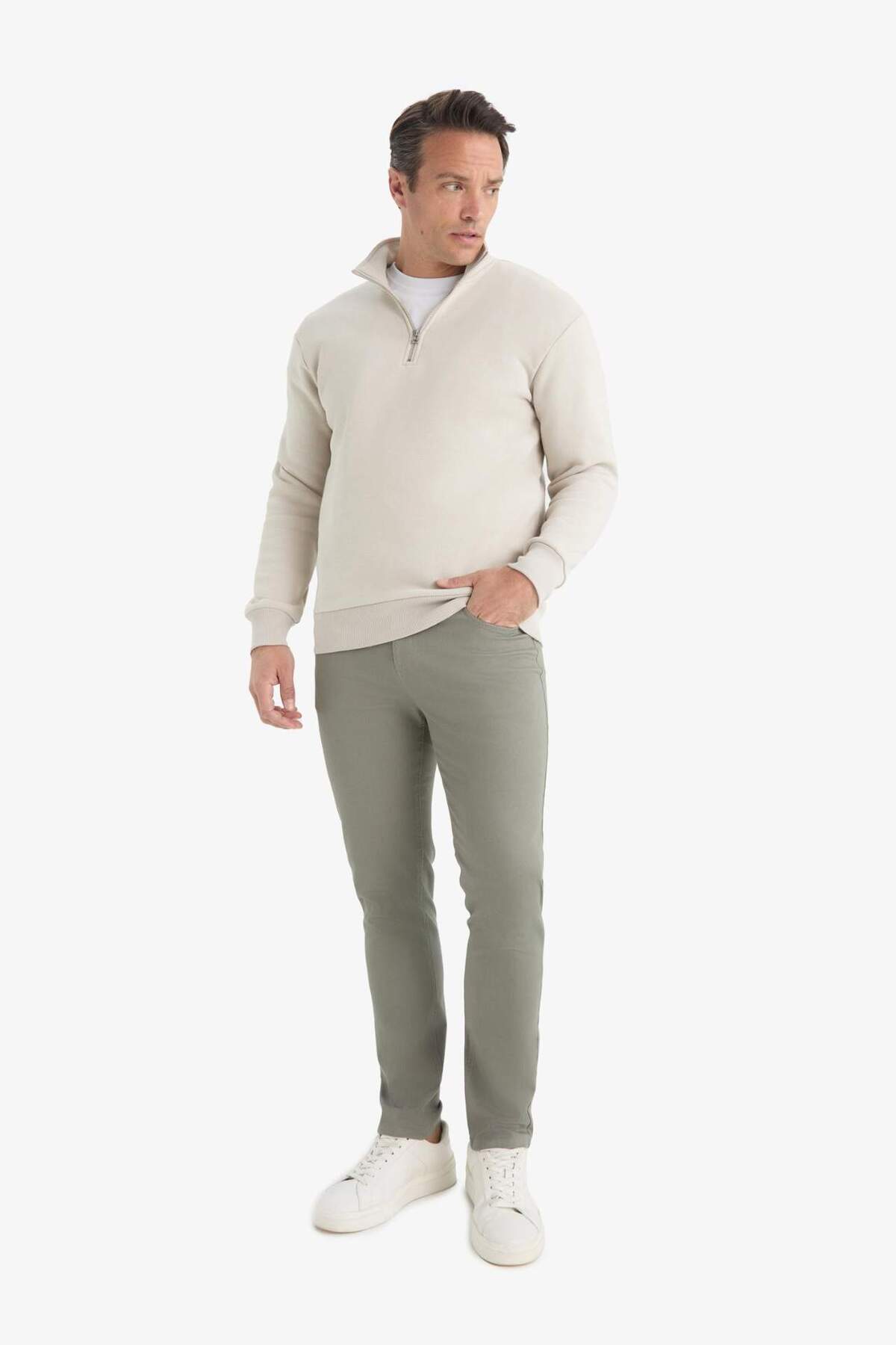 DeFacto Regular Fit Dik Yaka Yarım Fermuarlı Basic Sweatshirt X7405AZ25AU görsel 4