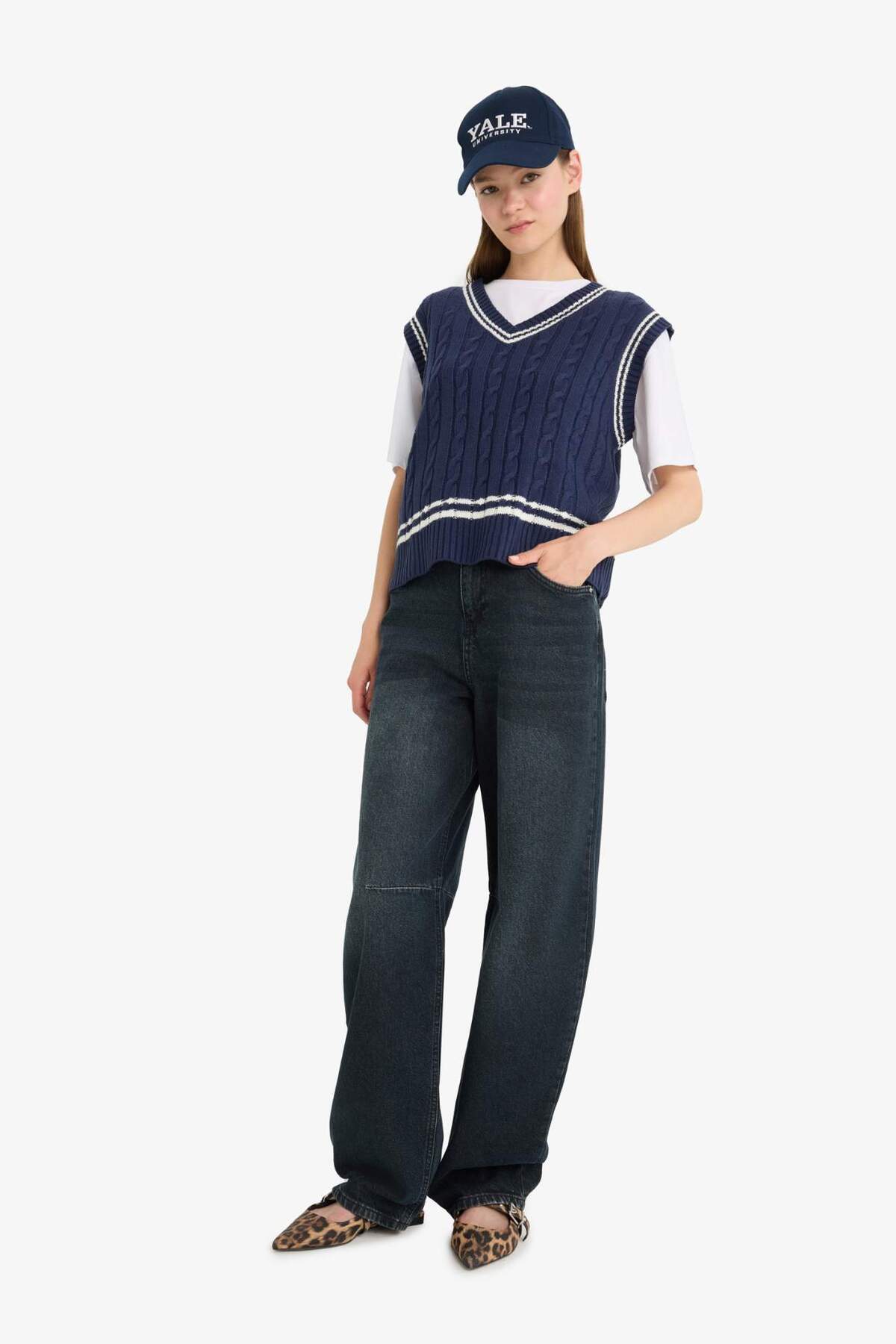 Defacto  Regular Fit V Yaka Saç Örgü Desenli Triko Süveter D4686AX25WN - Görsel 2