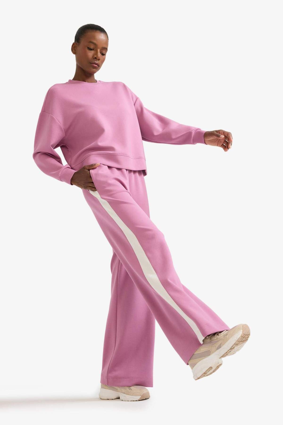 Defacto  Wide Leg Geniş Paça Standart Boy Soft Touch Modal Sporcu Pantolon E8956AX25AU - Görsel 4